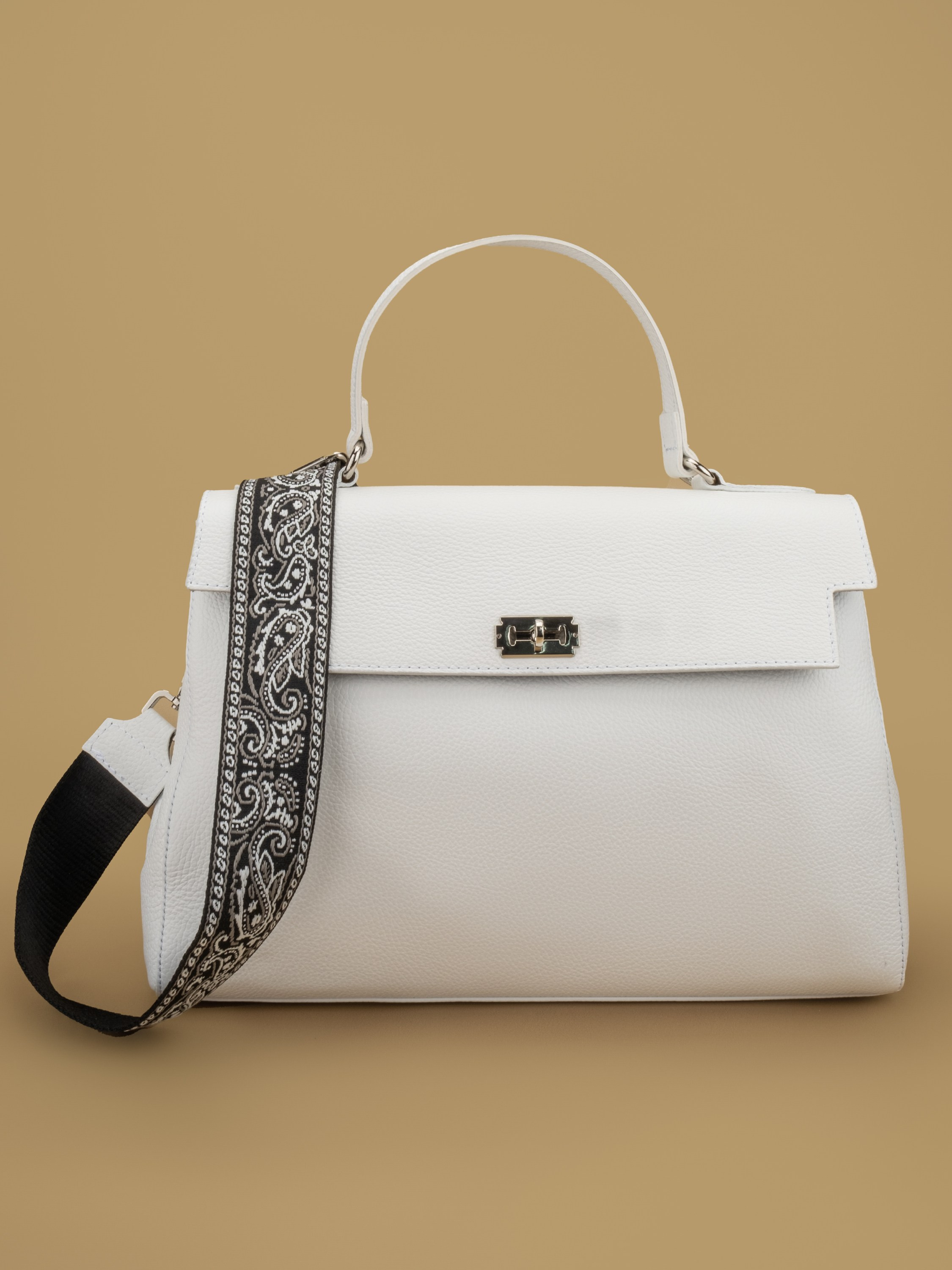 Предметная съёмка сумок для маркетплейсов. Предметный фотограф в Симферополе Антон Катунин