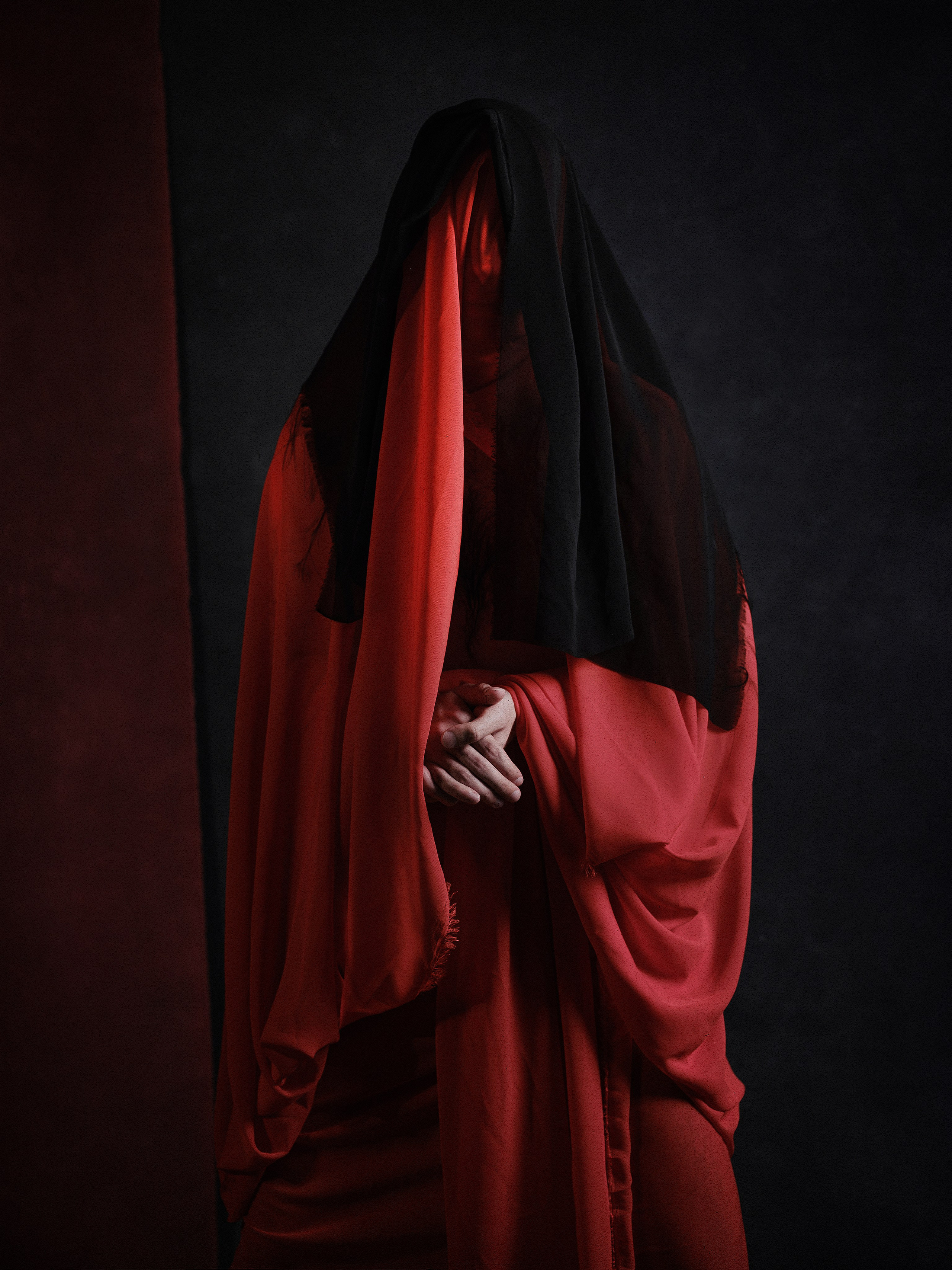 Красный и черный. Портретный фотограф