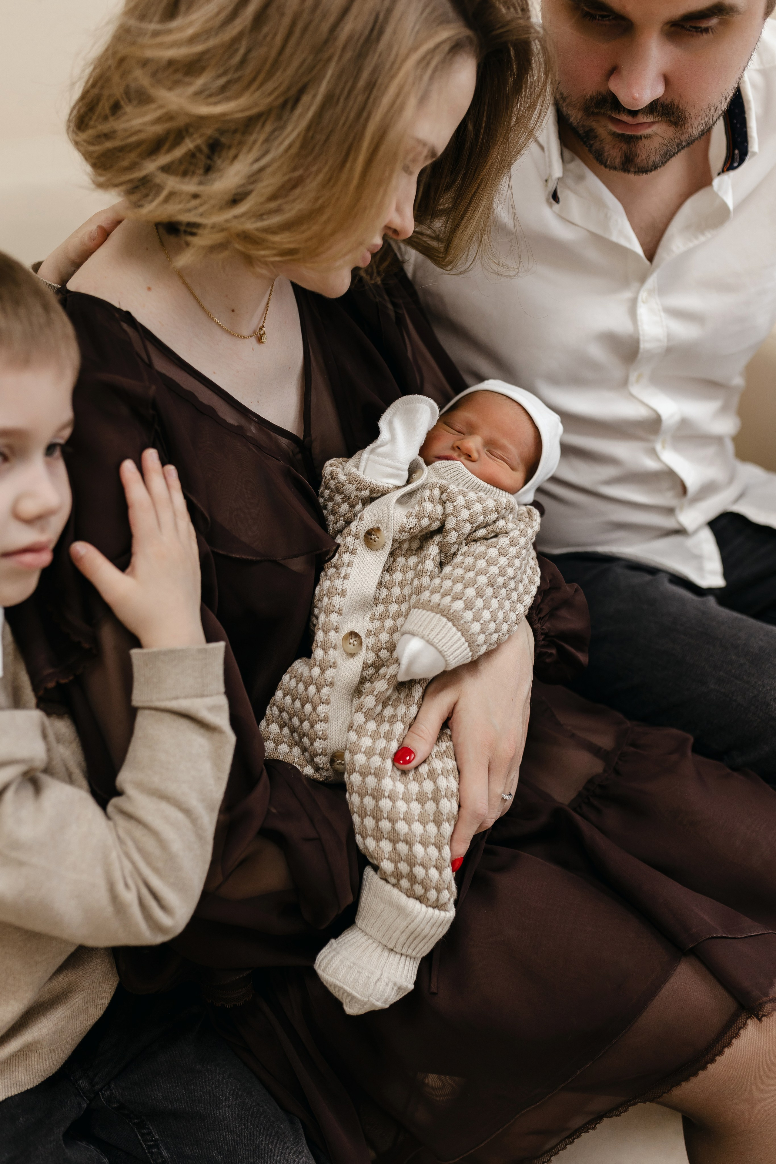 Фотограф на выписку из роддома в Краснодаре, выписка из Екатерининского роддома, фотограф Яна Морева. Семейный фотограф в Краснодаре Яна Морева