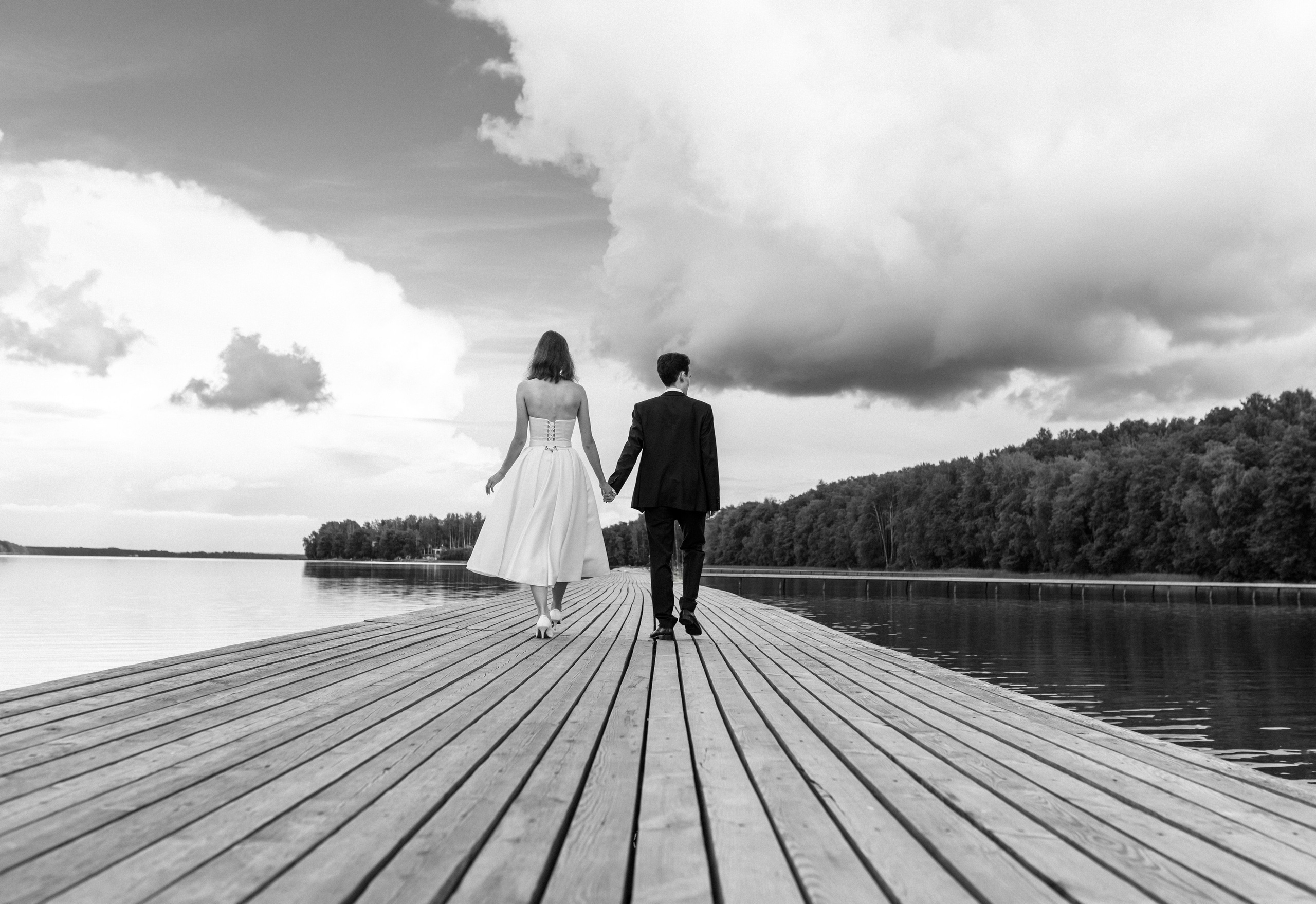 Прогулки во время свадебного банкета. Happiness is in the moments