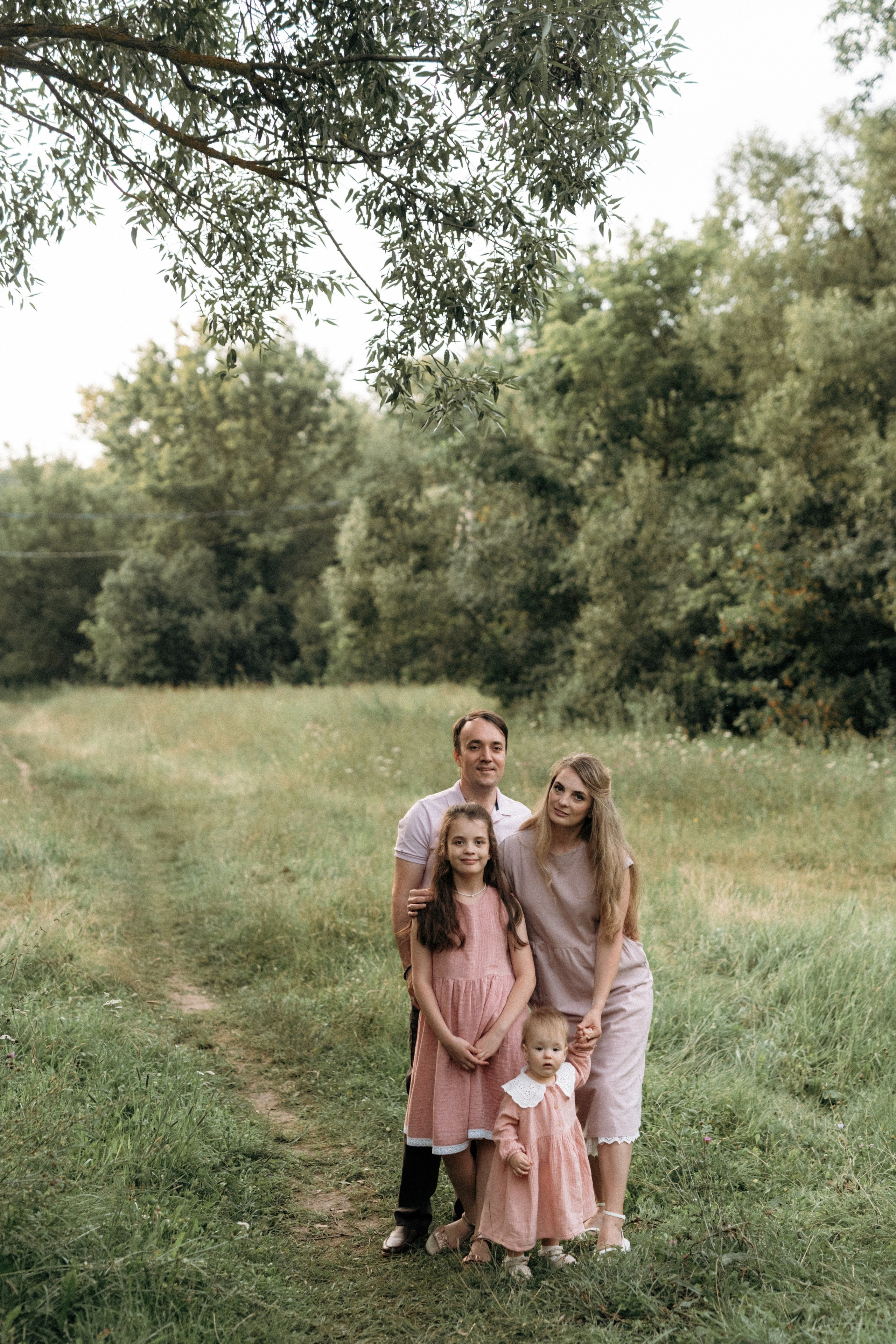 Семейная фотосессия на берегу реки для Миши, Тани, Сони и Таи. Свадебный фотограф в Тамбове Павел Четвертков