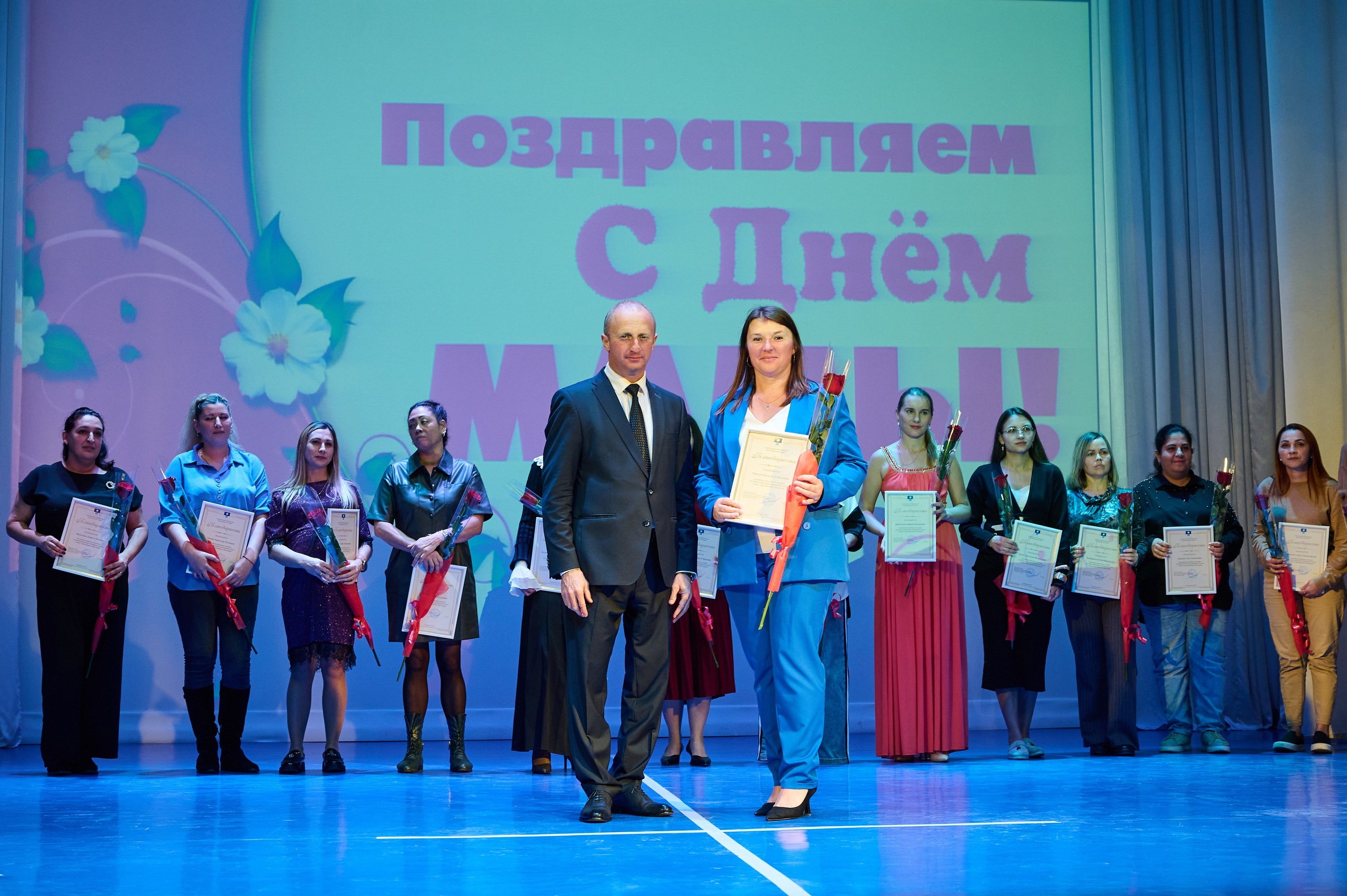 День матери Марьина Роща. Жизнь курорта Кабардинка в фотографиях