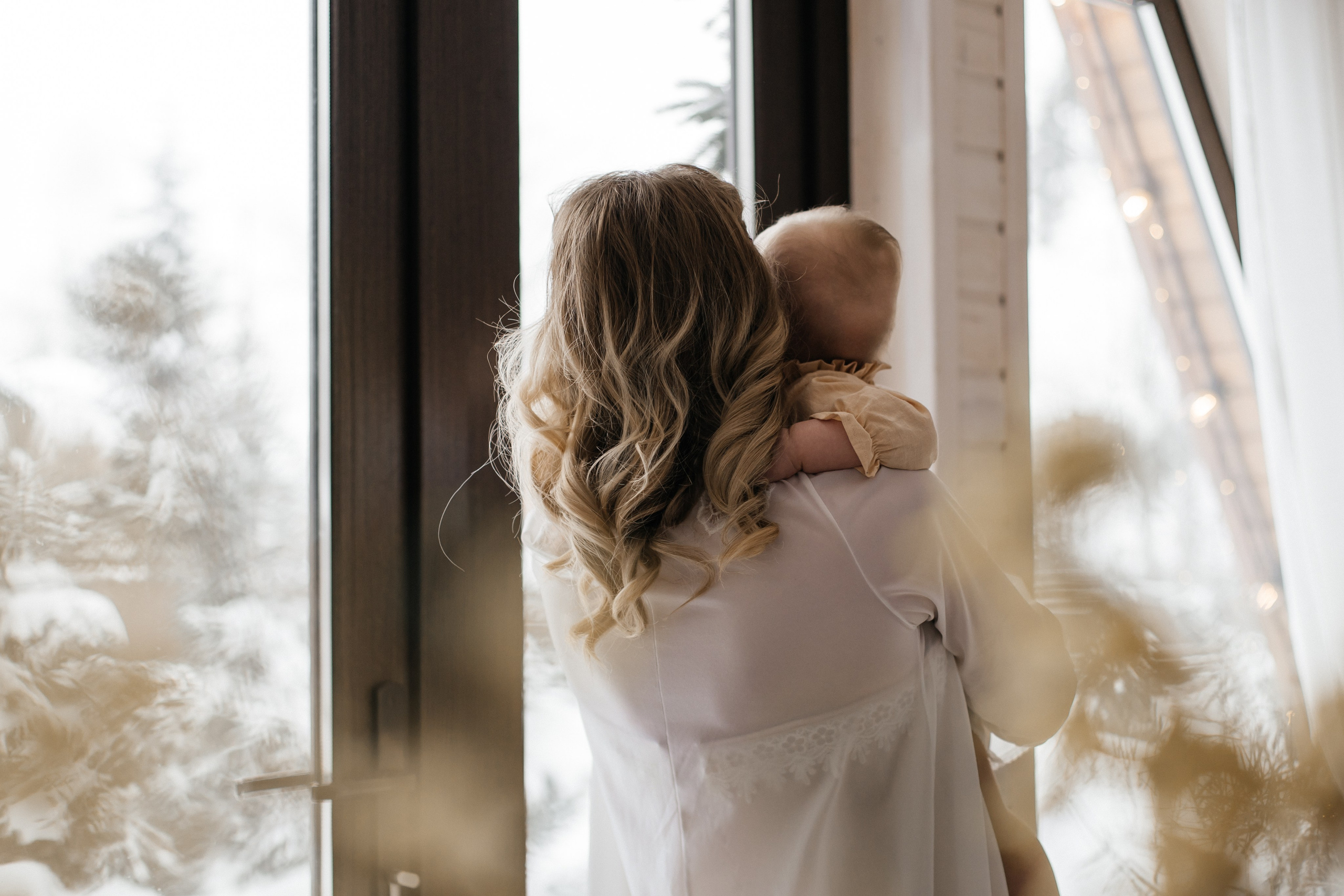 Алиса с мамой Кристиной в нежной семейной фотосессии в Домике Элли г. Пушкино. Семейный и детский фотограф в Сергиев Посаде, Хотьково Якимчук Любовь