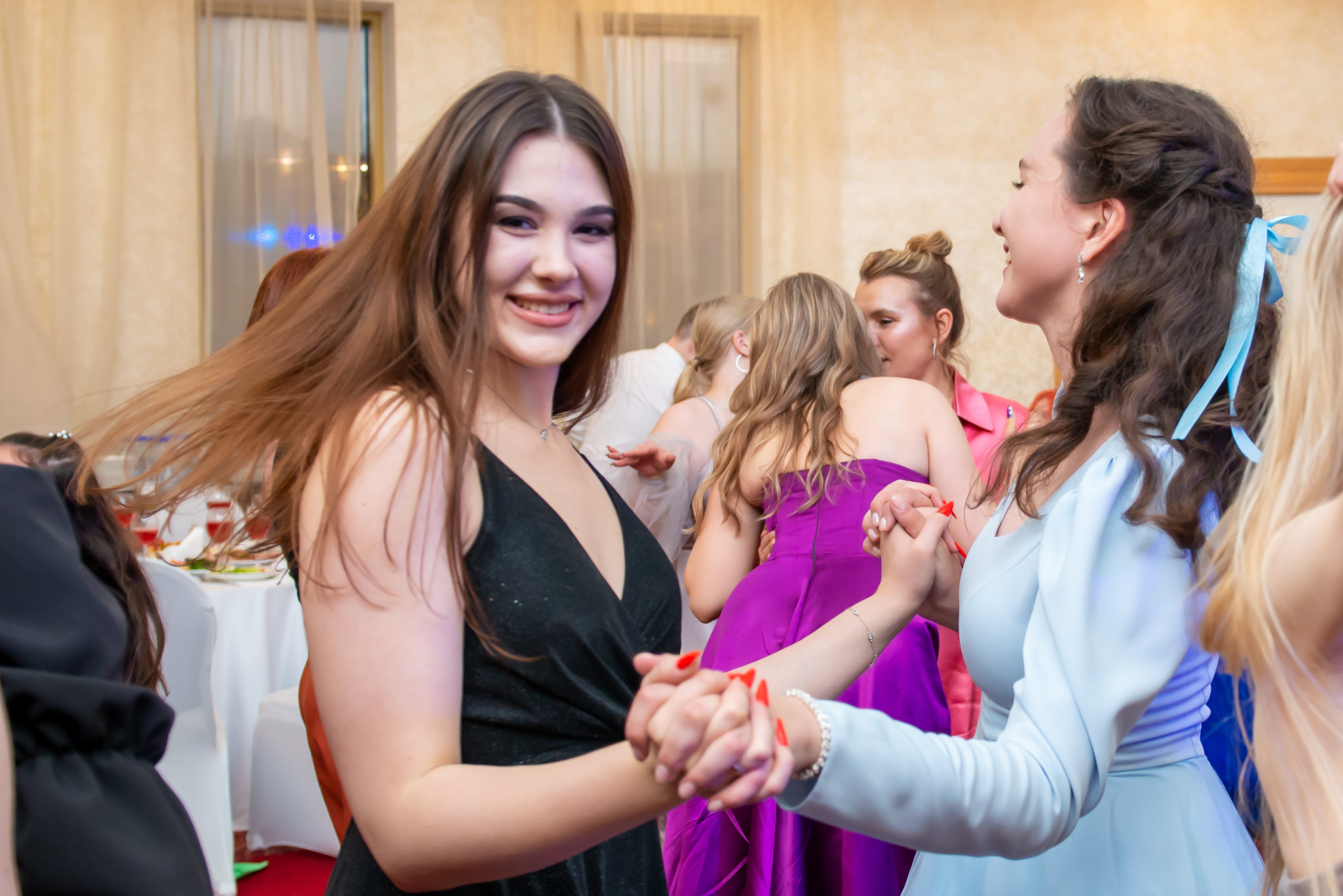 Выпускной вечер в гимназии № 37, ресторан La Ronde