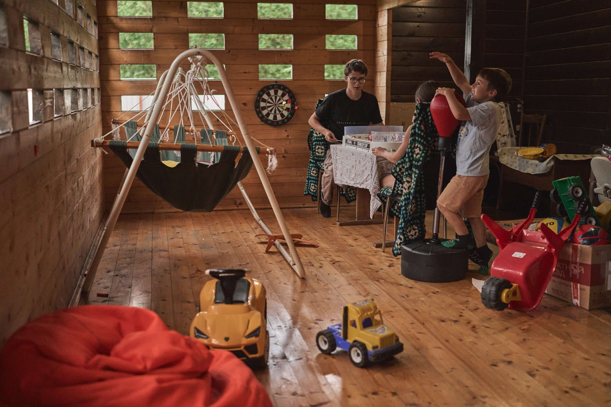 Пшеничное поле, битва Nerf и домик художницы. Фотограф Женя Пашкина