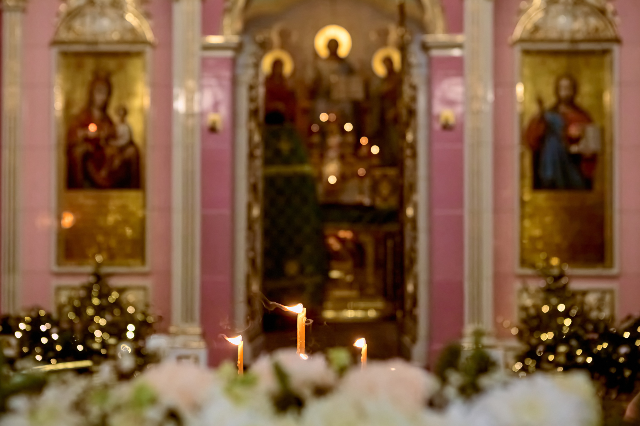 Вид на Алтарь и Царские Врата в Храме