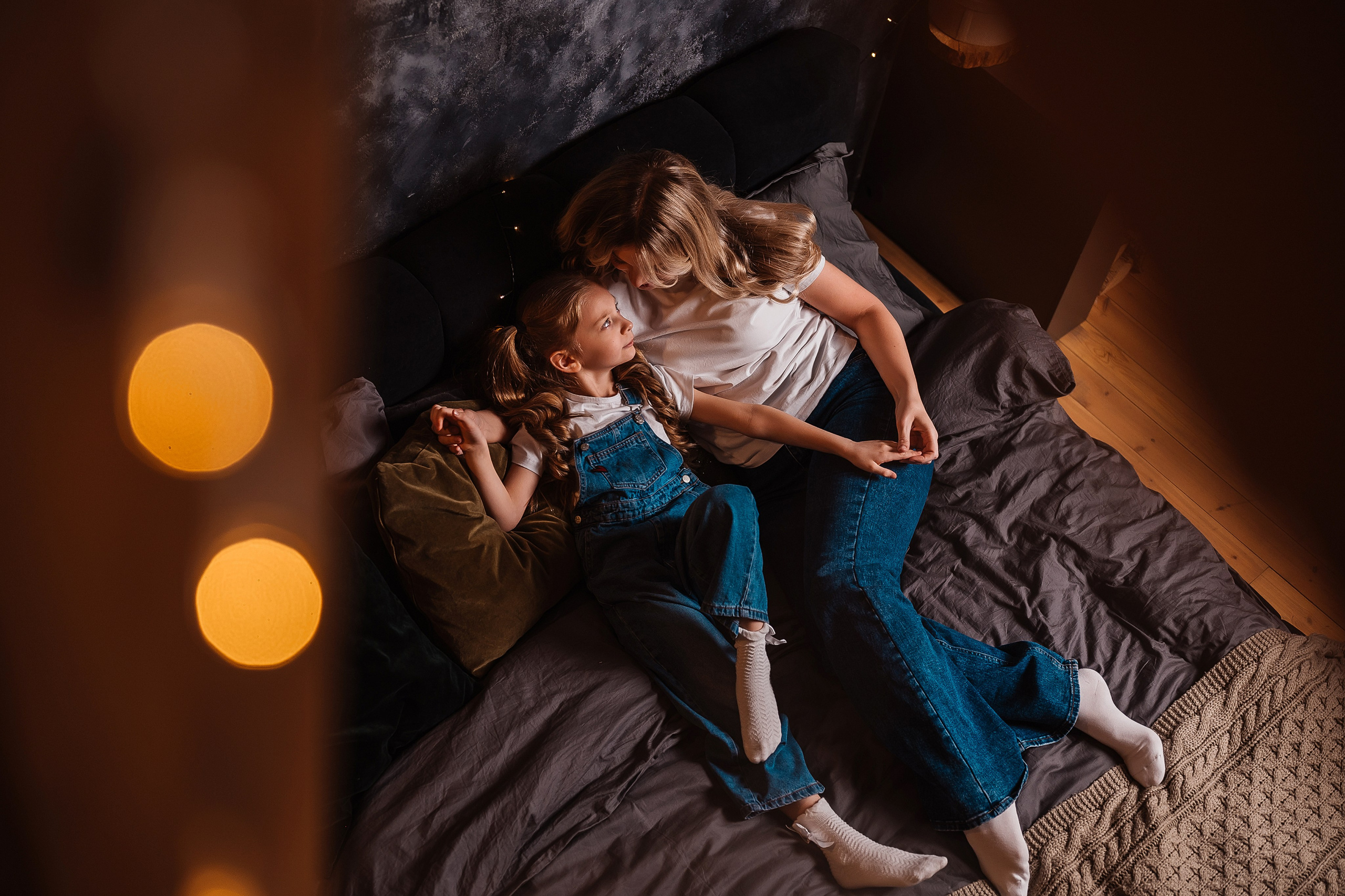 Две подружки. MOON. Детский и семейный фотограф в Красноярске. Фотосессии новорожденных малышей до 1 месяца