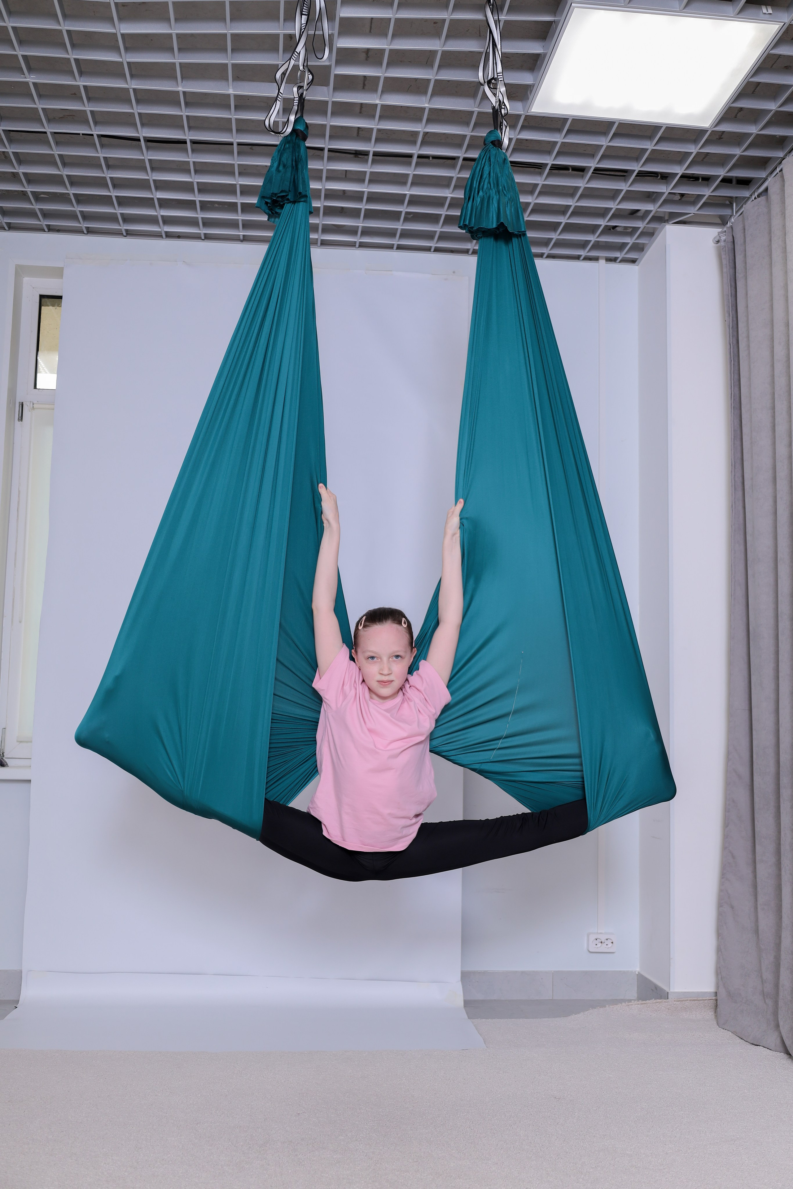 Детская аэройога. Фотограф Надршина Лилия