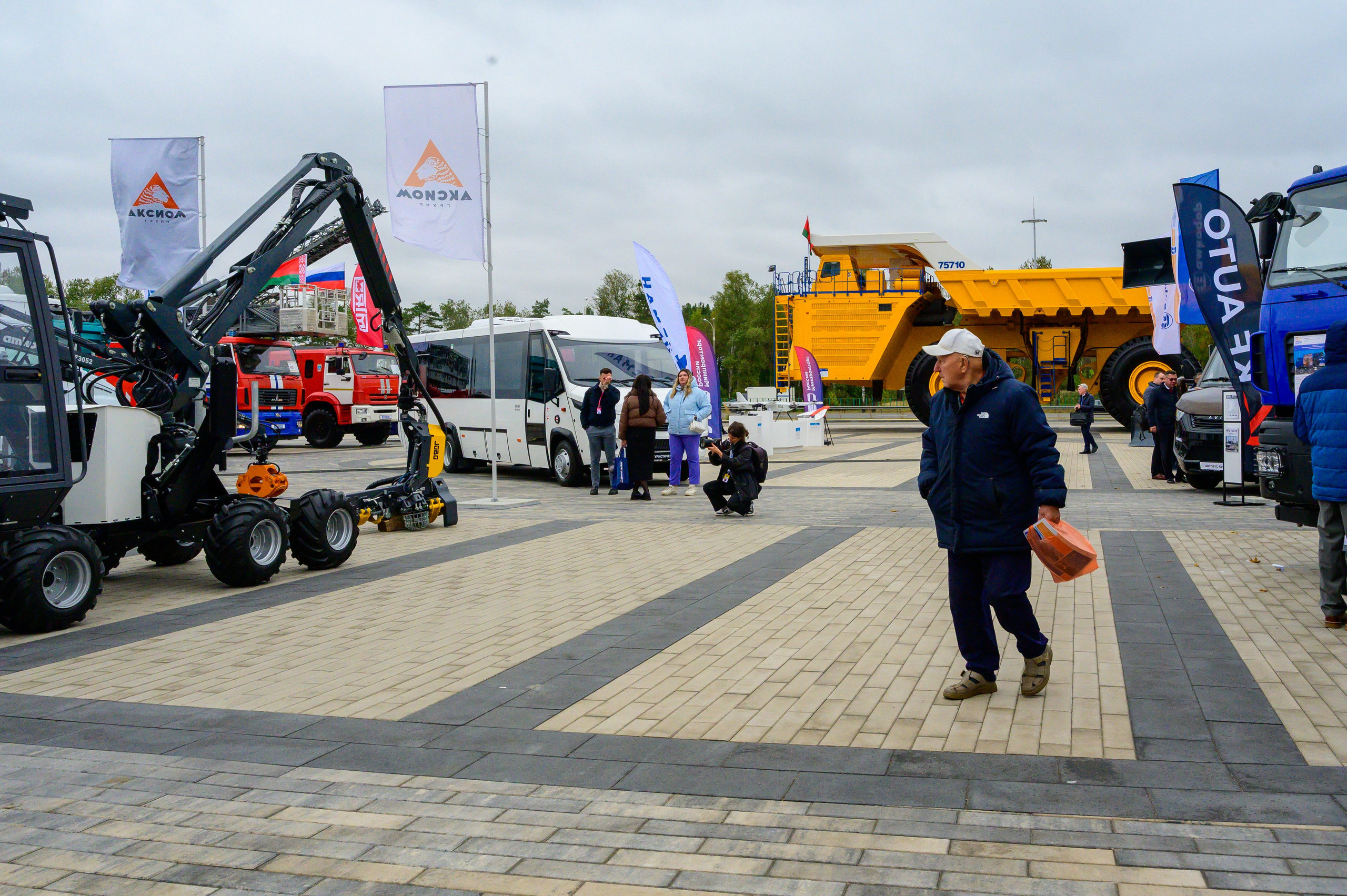 BigindustrialweekBelarus. Фотоуслуги, услуги фотографа, фотографирование важных событий