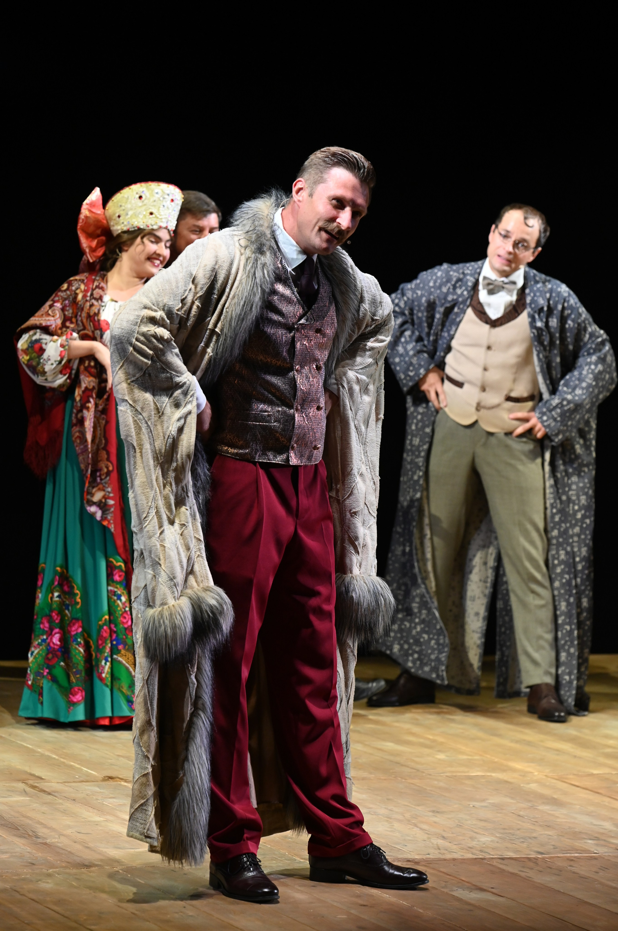 театр , актер , спектакль , мужчины актеры , премьера спектакля , фото с премьеры спектакля , фотографирование спектакля , съемка спектакля , репортажная съемка , танец , пластика динамика , мимика ,эстетика , выражения, эмоции 