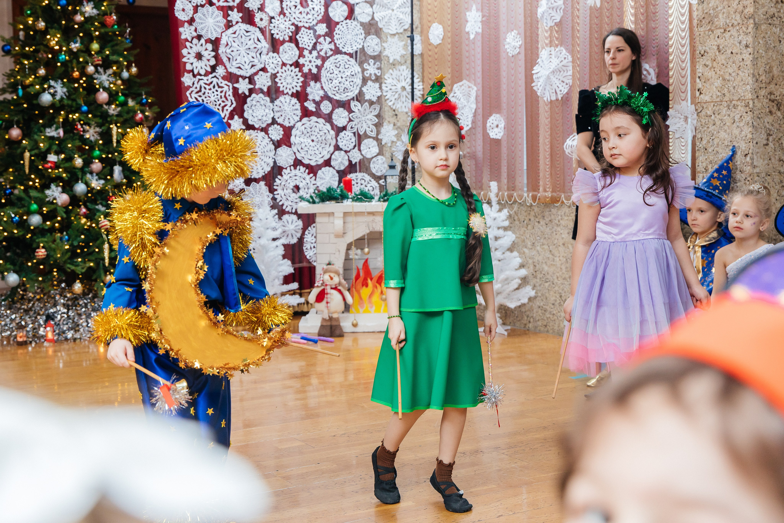 Детский сад № 93 — Утренник (27.12.2024). Свадебный и семейный фотограф Крамар Наталья