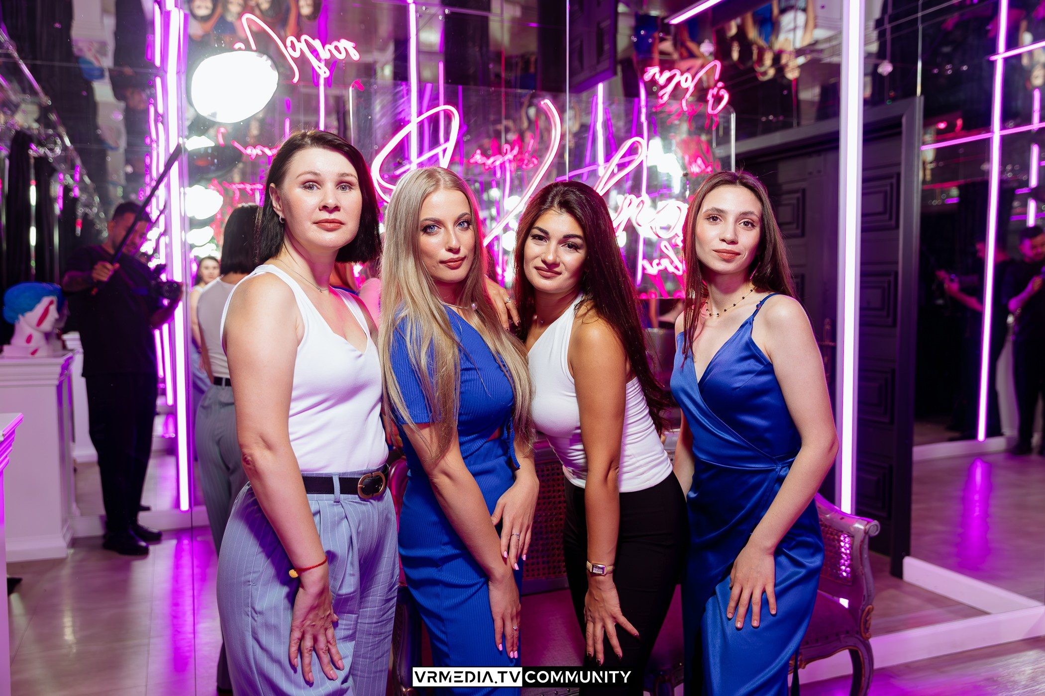 Караоке-бар «Volna»: Friends day или день дружбана