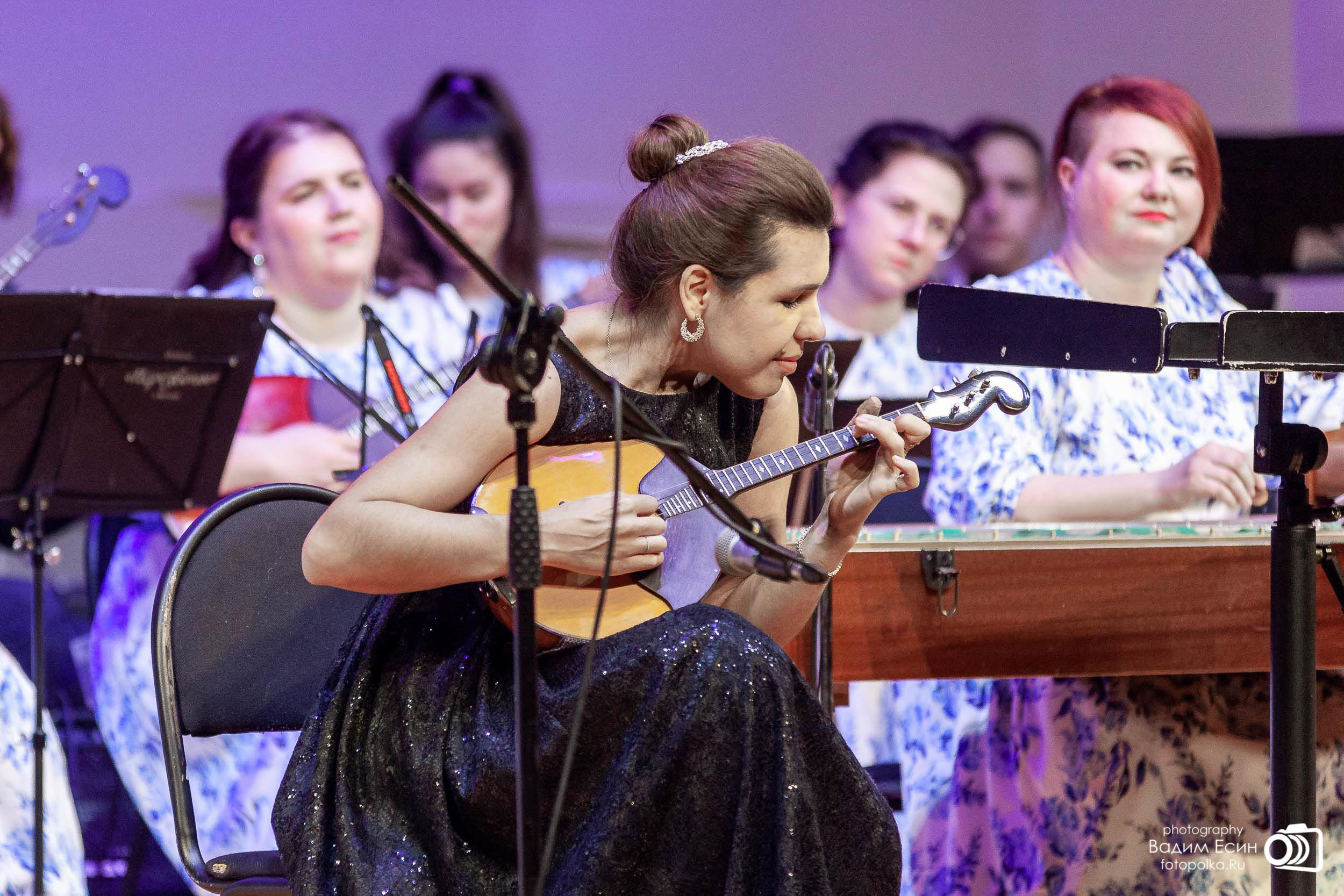 Галина Мизерханова профессор Воронежского государственного института искусств, заведующий кафедрой оркестровых народных инструментов.