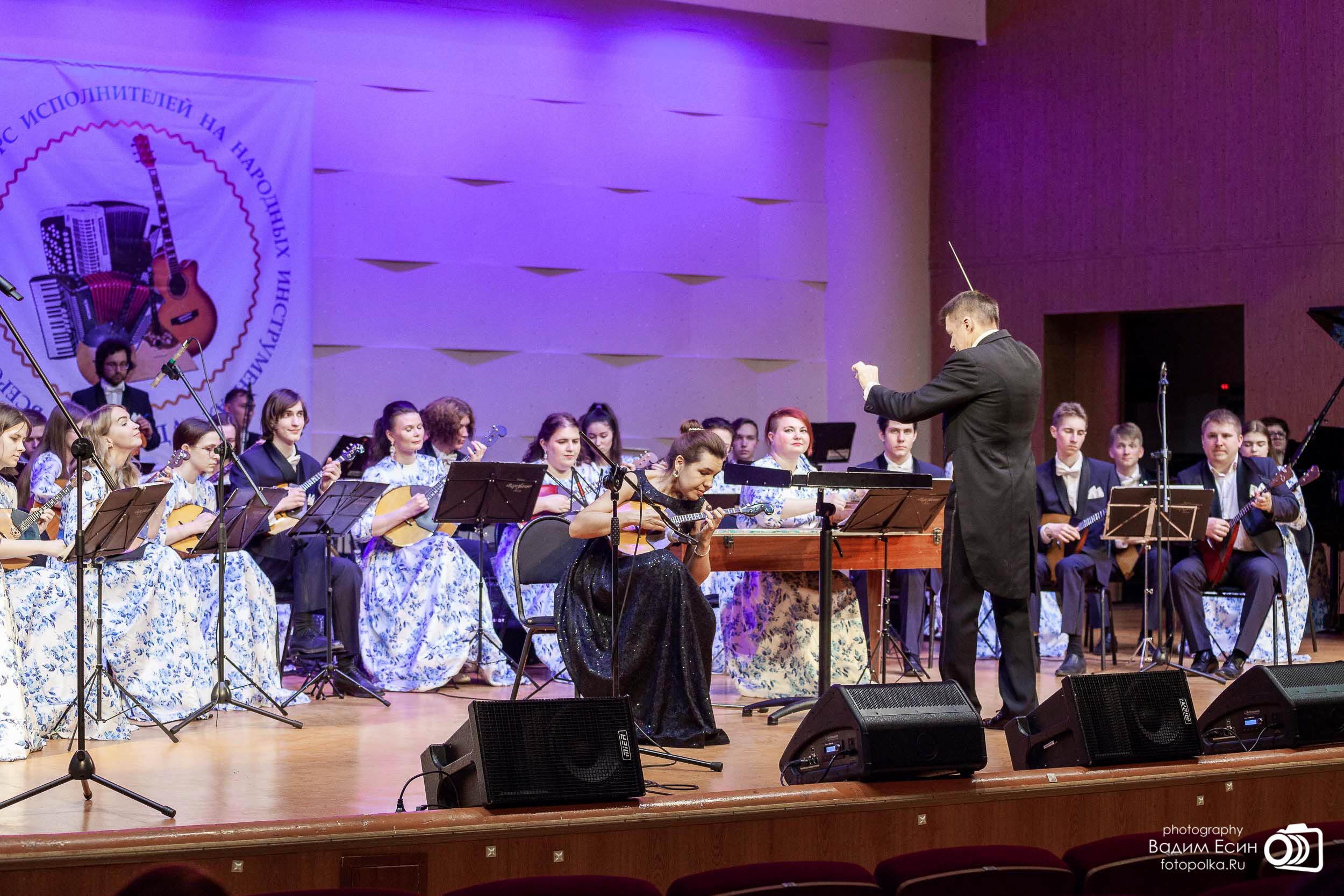 Галина Мизерханова профессор Воронежского государственного института искусств, заведующий кафедрой оркестровых народных инструментов.