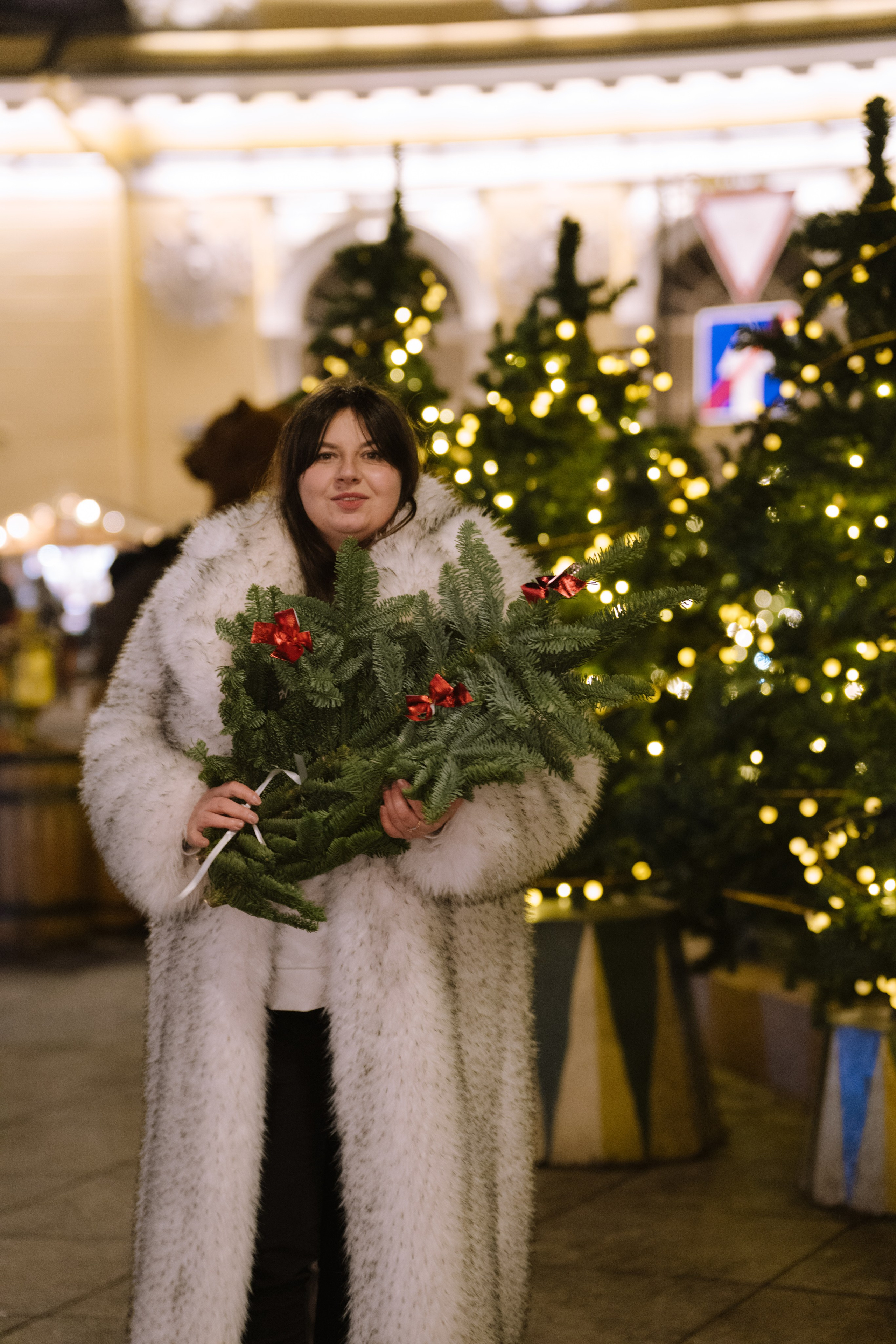 ПРОГУЛКА НА МАНЕЖНОЙ ПЛОЩАДИ ДЛЯ ДЕВУШКИ ПЕРЕД НОВЫМ ГОДОМ (НОВОГОДНЯЯ ФОТОСЕССИИЯ НА МАНЕЖНОЙ ПЛОЩАДИ). Профессиональный фотограф, Санкт-Петербург — Виктория Богомолова