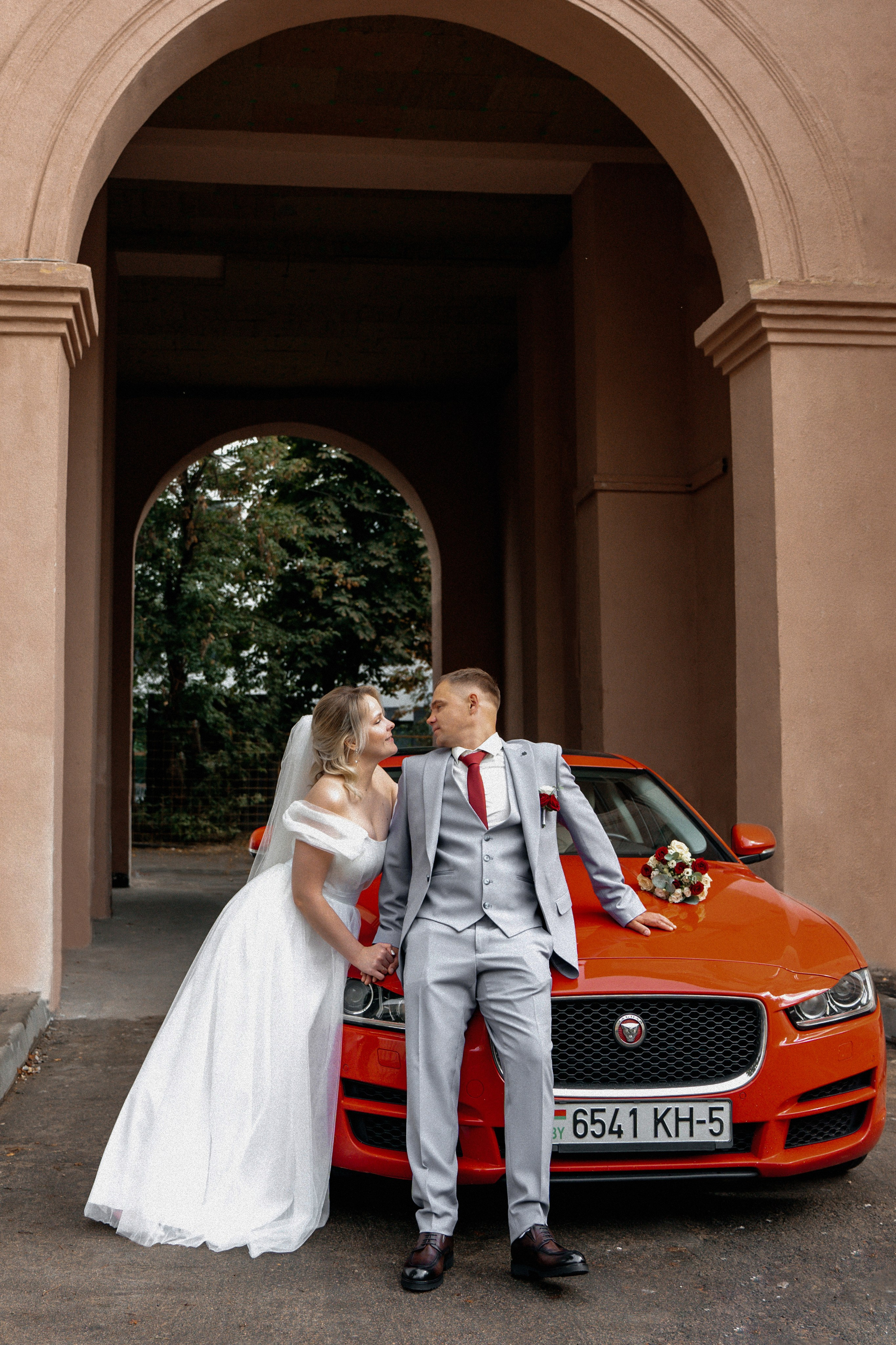 Фотосессия в театре: свадебные моменты. Ваш семейный фотограф в Минске — Вика Трегубова