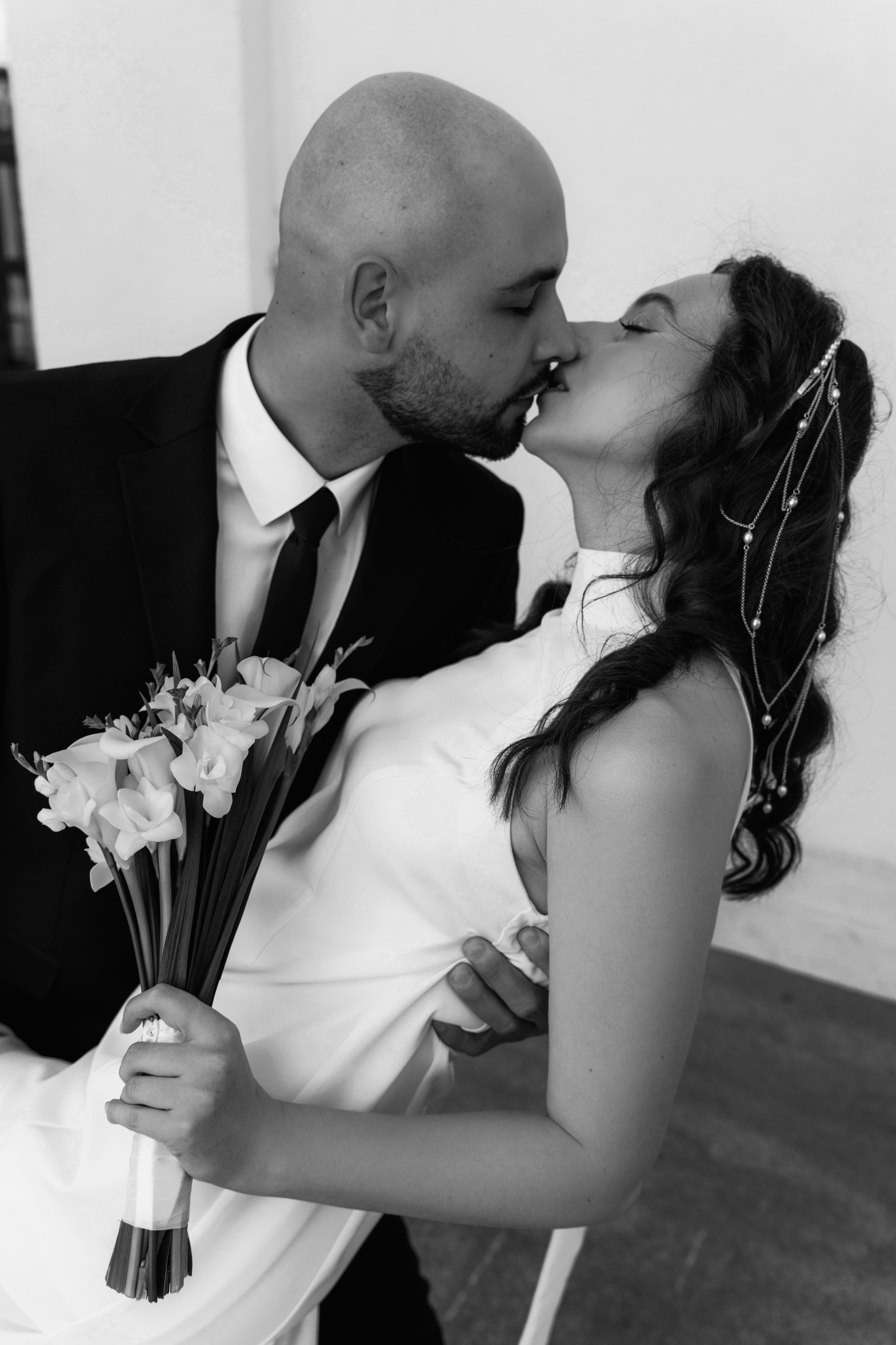 Любовь на фоне старого аэропорта. Ваш семейный фотограф в Минске — Вика Трегубова