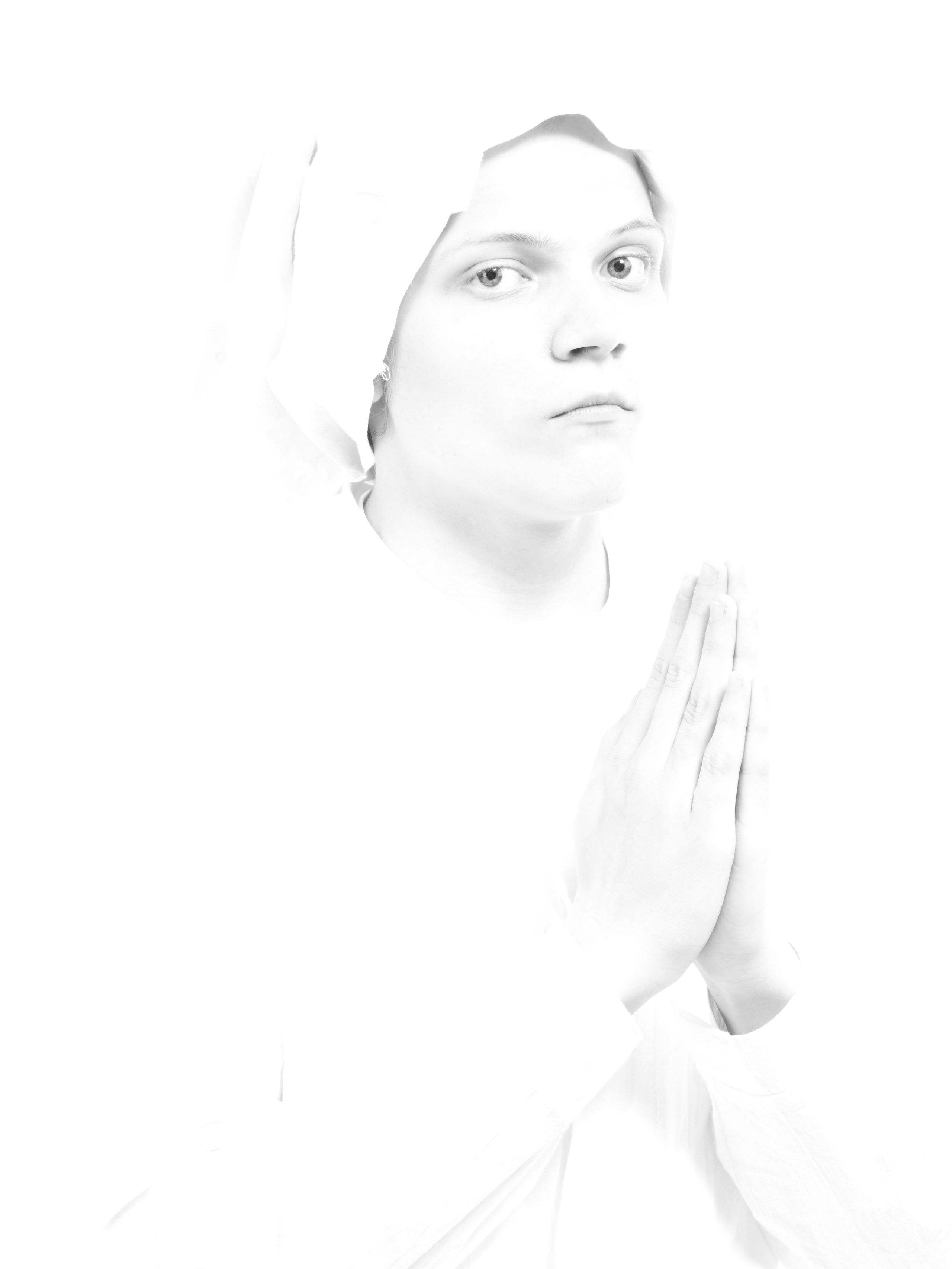 Чёрно-белый портрет с выразительным светотеневым рисунком, подчёркивающий черты лица и эмоции модели. Фотограф: Ожерельев Лев. Модель: Дмитрий Кивилев