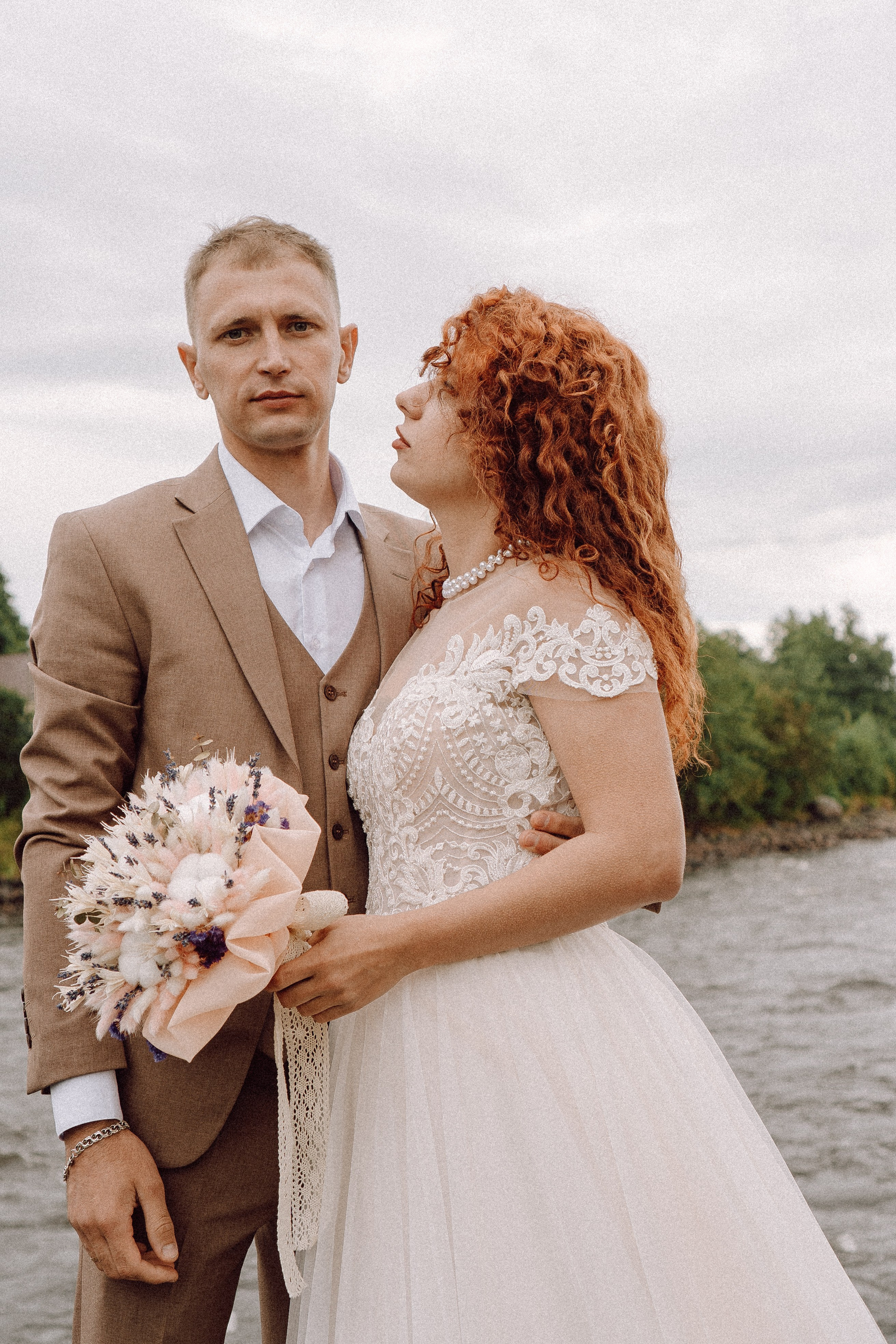 СВАДЕБНАЯ ФОТОСЕССИИЯ ПАРЫ В ГОРОДЕ ПРИОЗЕРСК В СОСНОВОМ ЛЕСУ И С ПИКАПОМ. Профессиональный фотограф, Санкт-Петербург — Виктория Богомолова