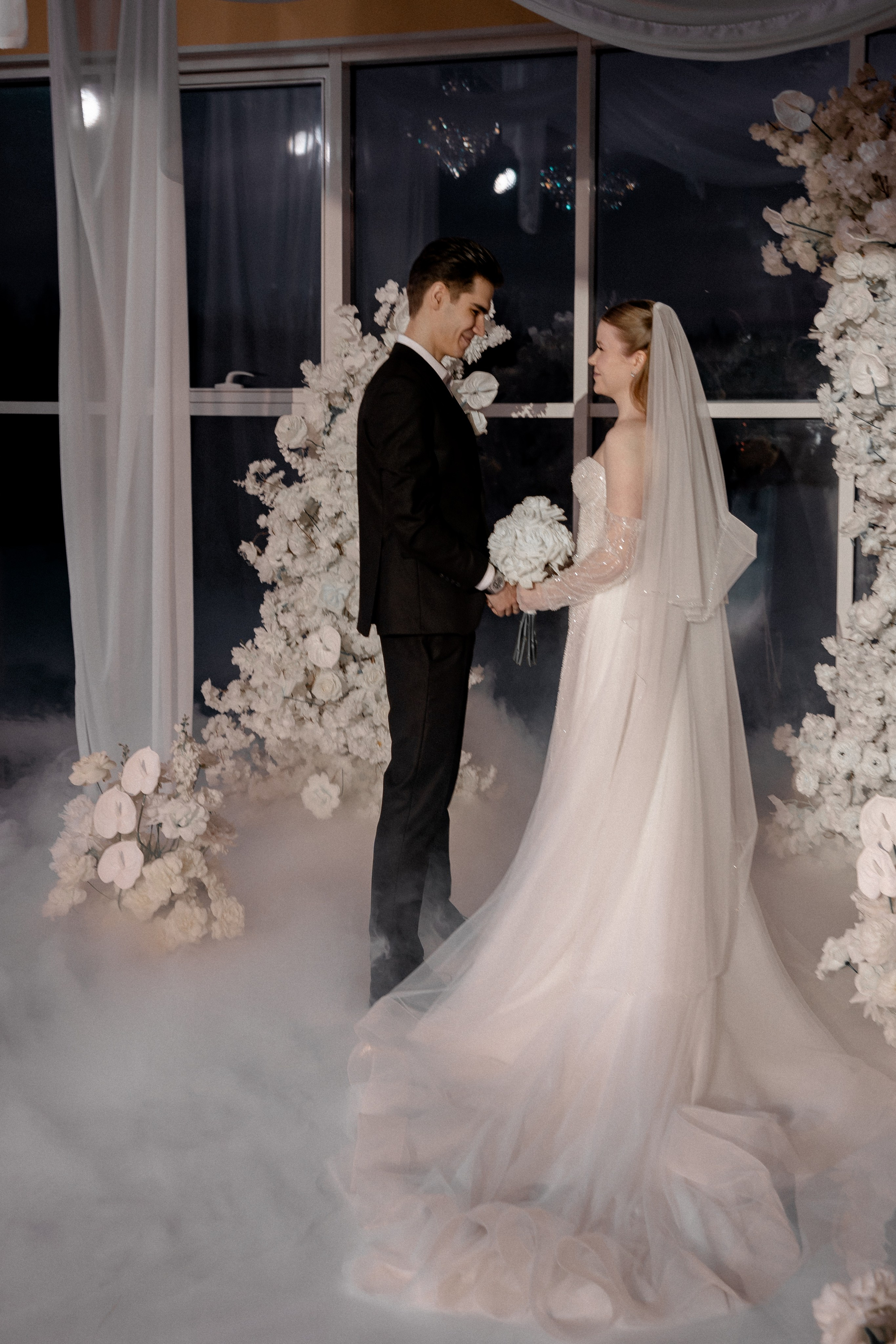 СВАДЕБНАЯ СЬЕМКА СБОРОВ В ОТЕЛЕ И ВЫЕЗД НА ЦЕРЕМОНИЮ (СНЯТО В СИБИРЕ В НИЖНЕВАРТОВСКЕ). Профессиональный фотограф, Санкт-Петербург — Виктория Богомолова