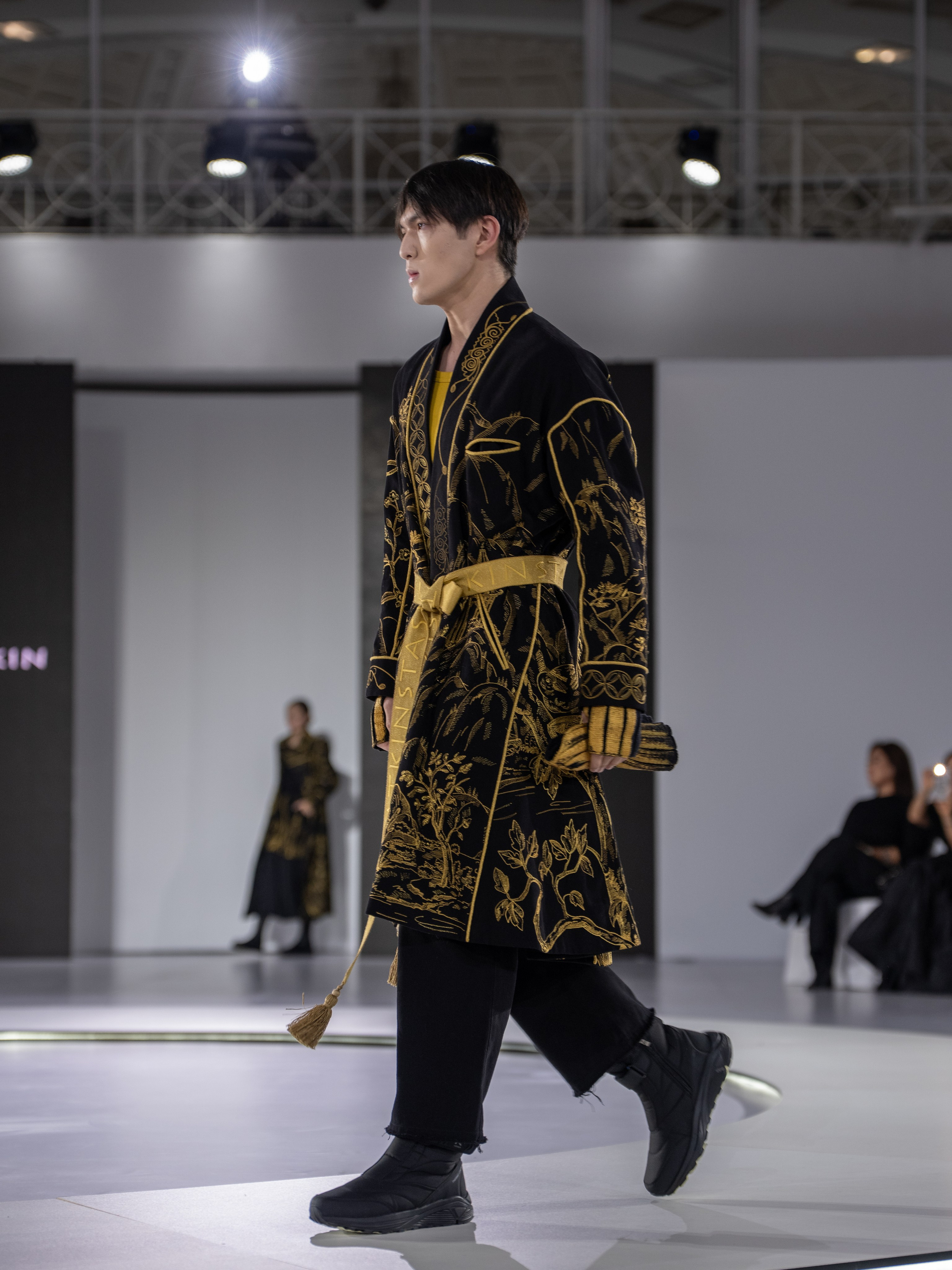 Дизайнер Stas Lopatkin. Сайт Алматинского НЮ АРТ, будуар и фэшн фотографа Дениса Карпенко