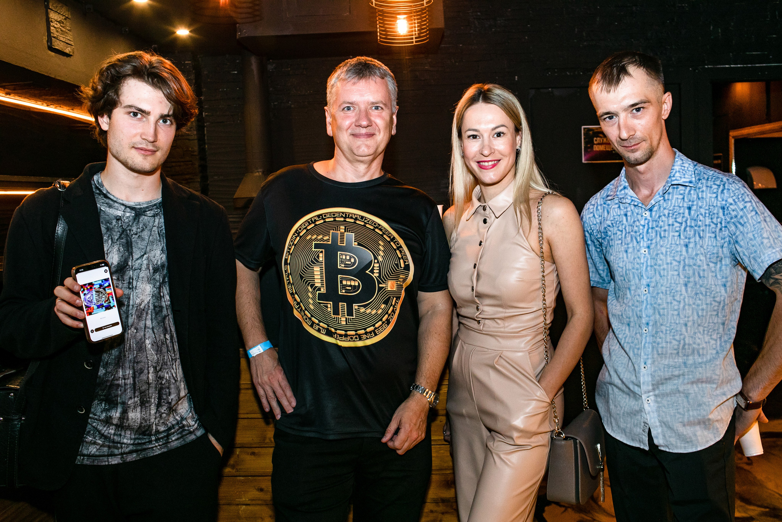 Встреча криптовалюте. Art photographer Nino