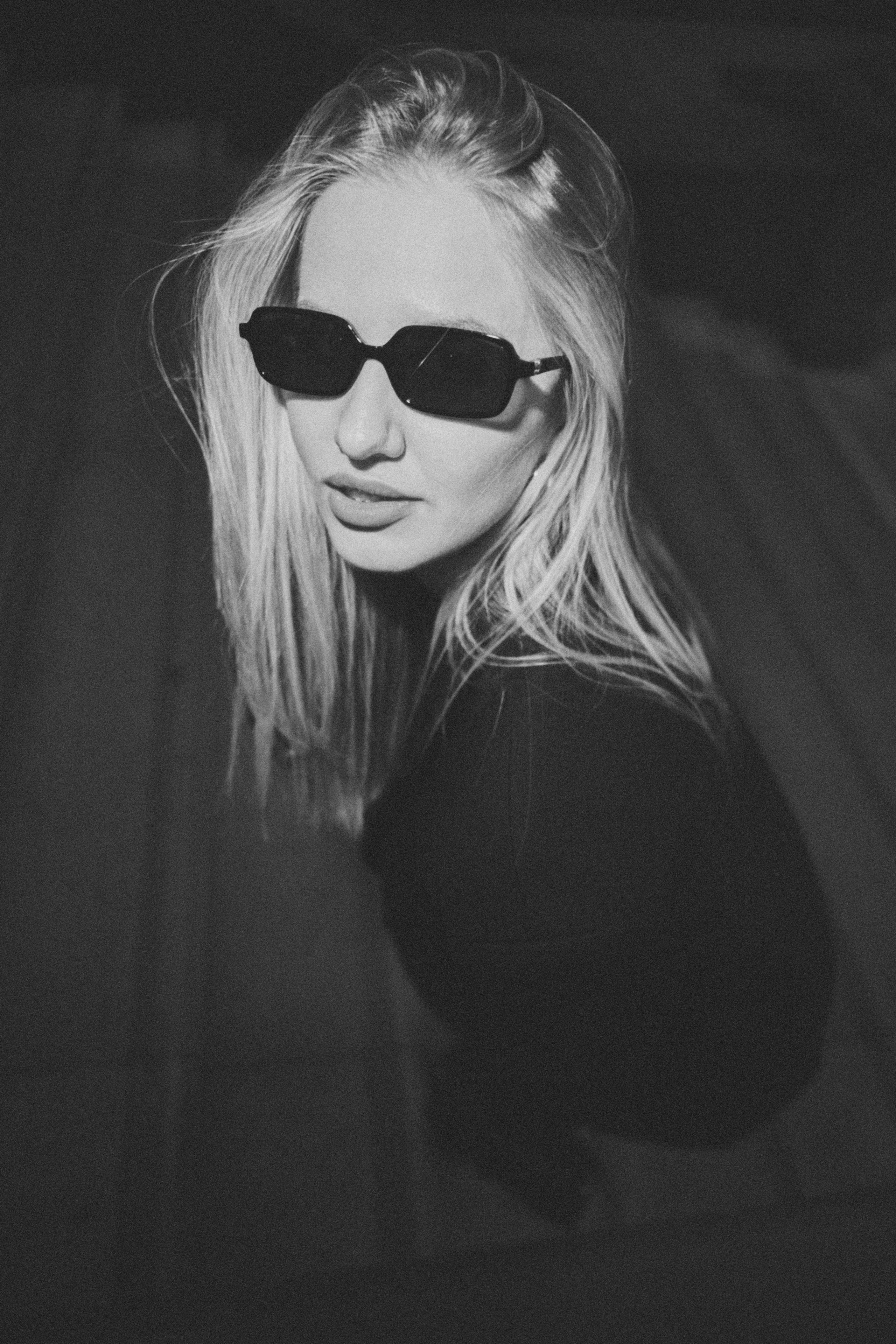 стильная городская женская фотосессия в стиле фешн