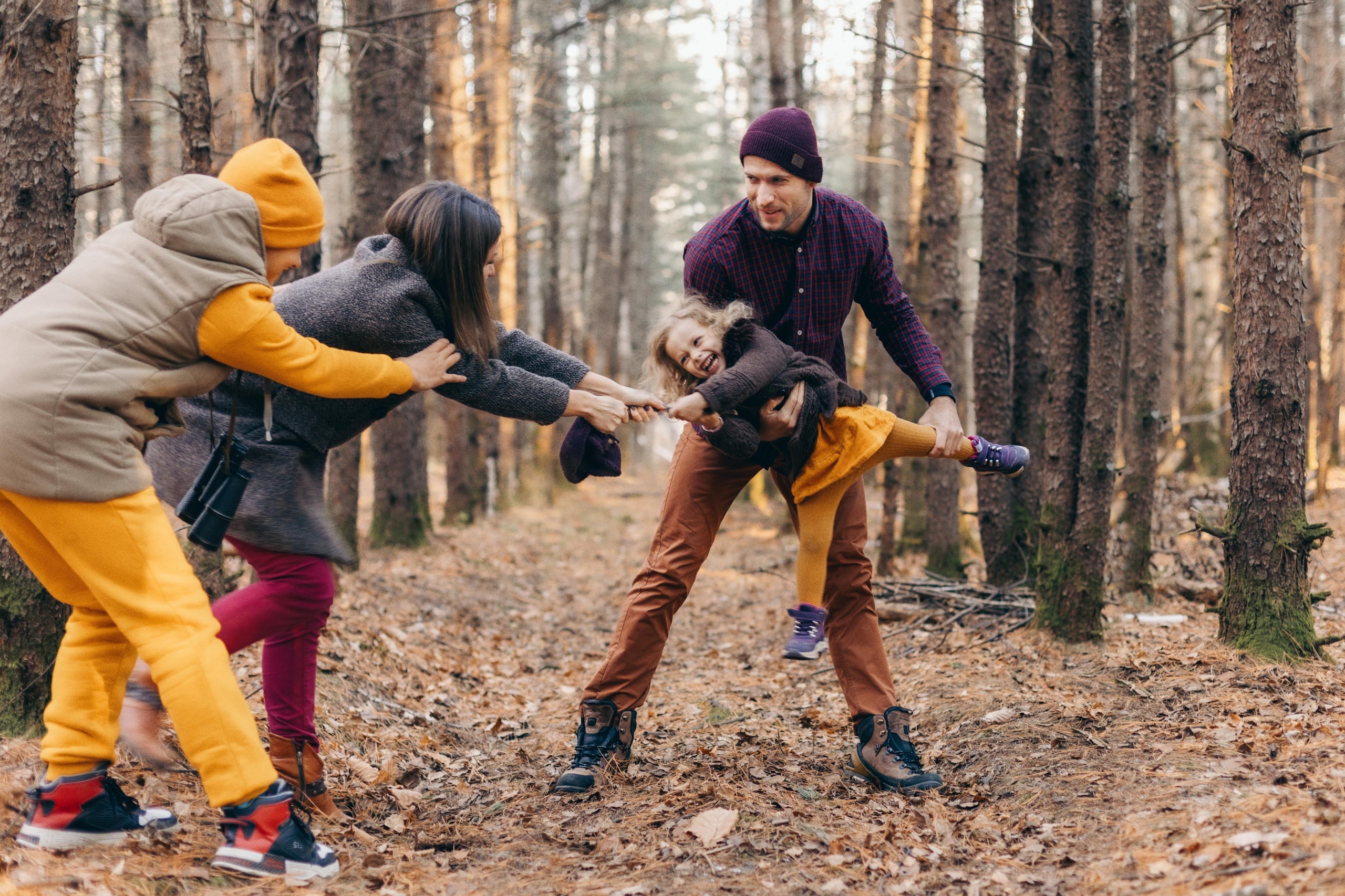 Оксана и Владимир — прогулка с семей. Фотограф Хабаровск| Яна Золотова LifeStyle портрет, в ожидании, пары,