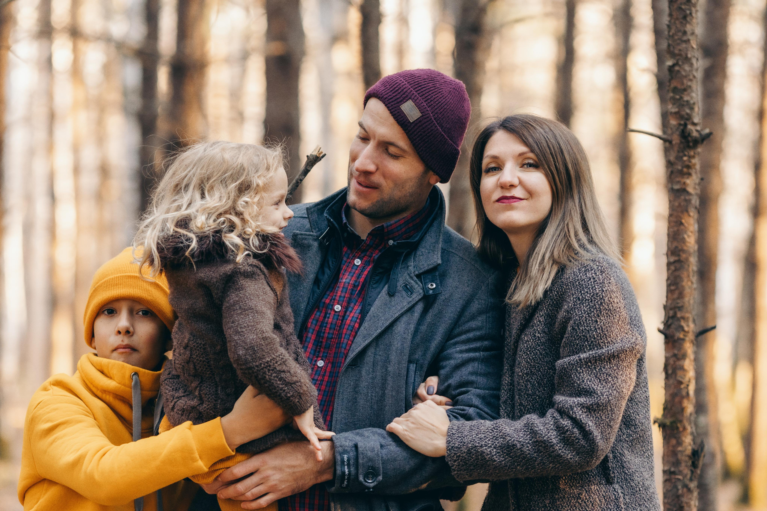 Оксана и Владимир — прогулка с семей. Фотограф Хабаровск| Яна Золотова LifeStyle портрет, в ожидании, пары,