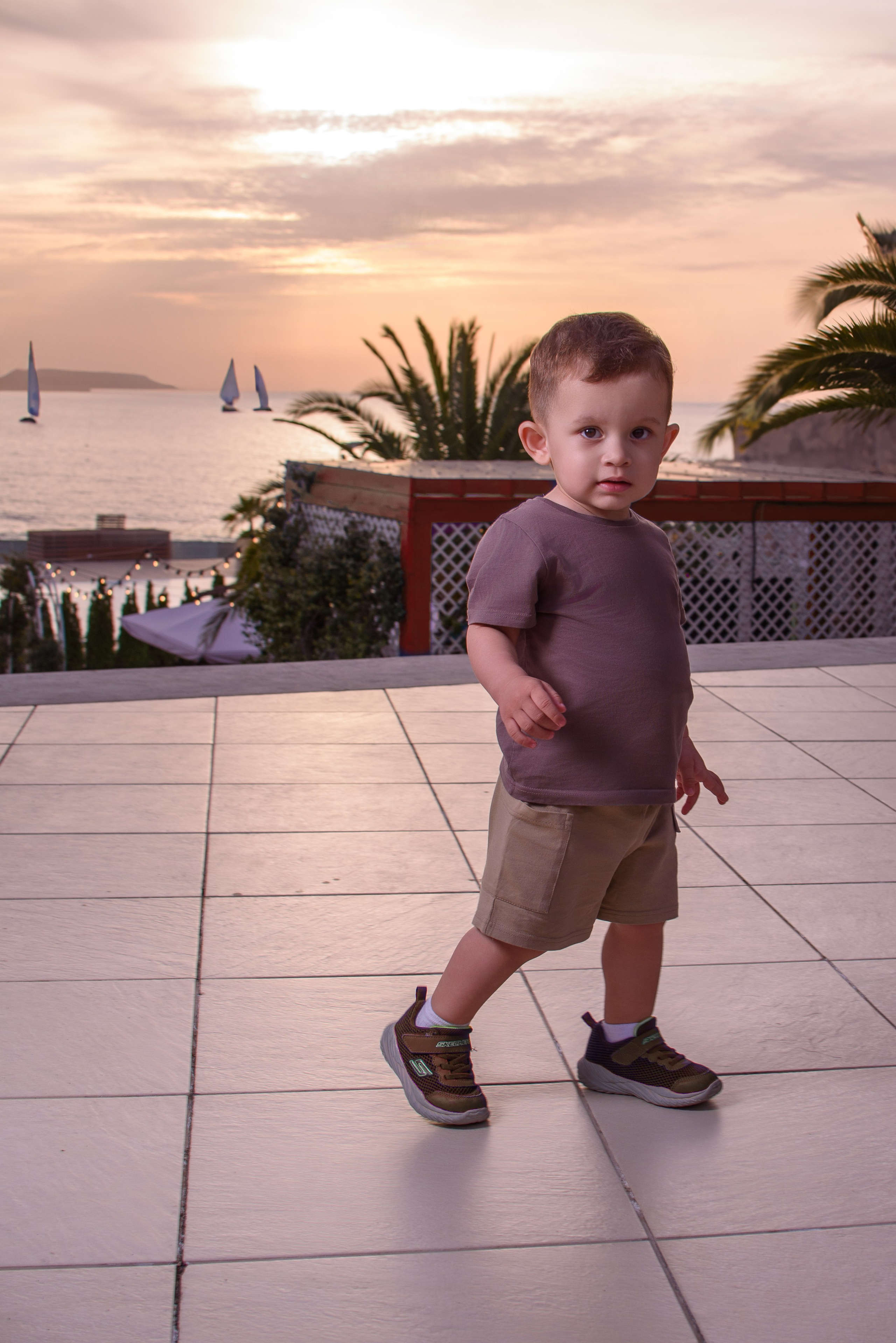 Фотосессия мальчика на море. Детский студийный фотограф Сочи