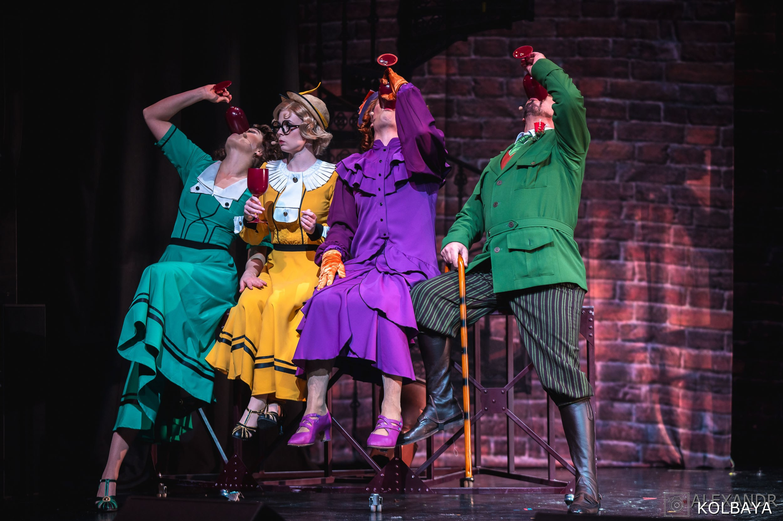 Фотографии со спектакля «Привет, я тетя Чарли». Концертный и театральный репортажный фотограф в Москве Александр Колбая