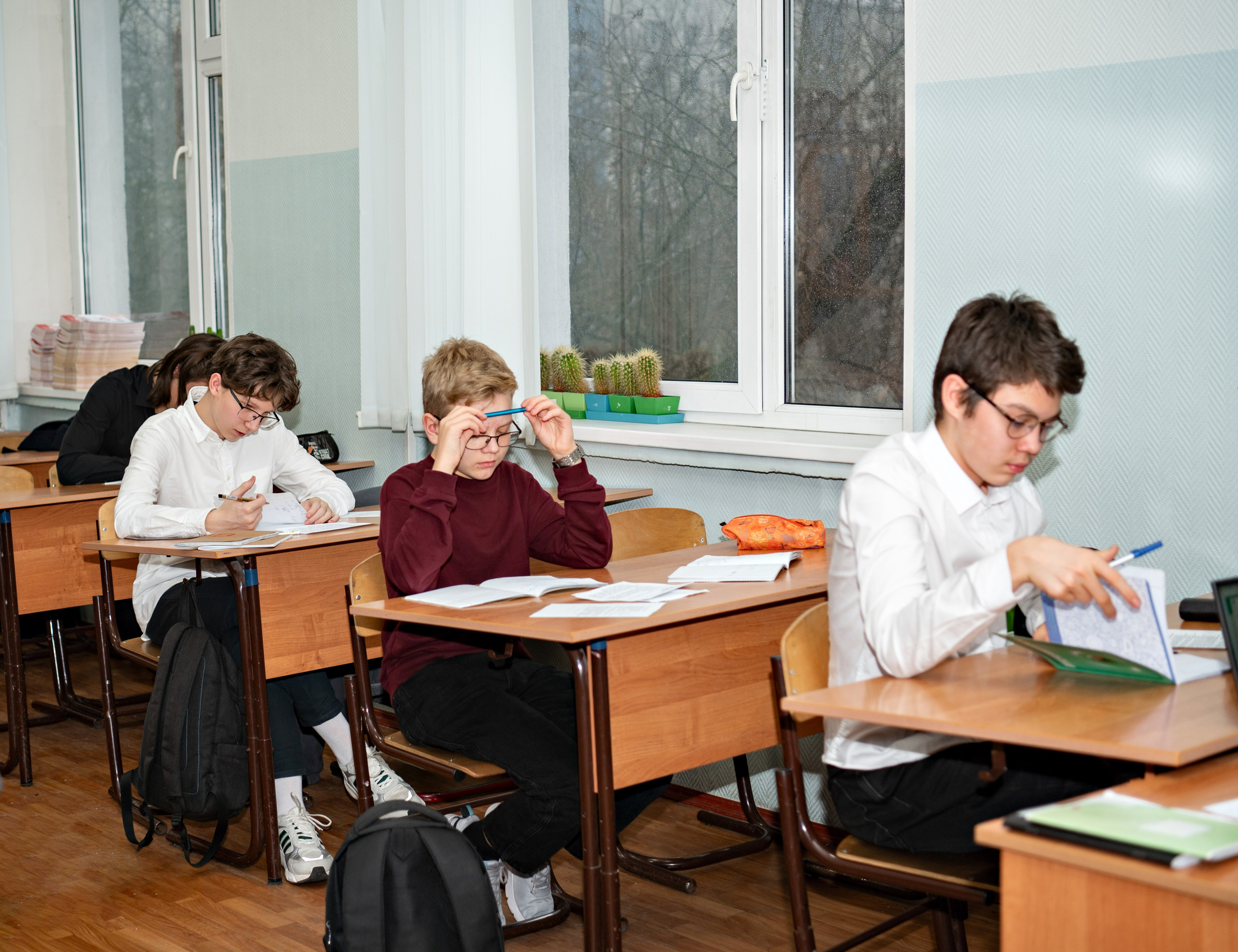 Фотосессия в классе и на территории школы. 9-М класс Школа 1568. Детский и семейный фотограф г. Москва Оксана Катаджи