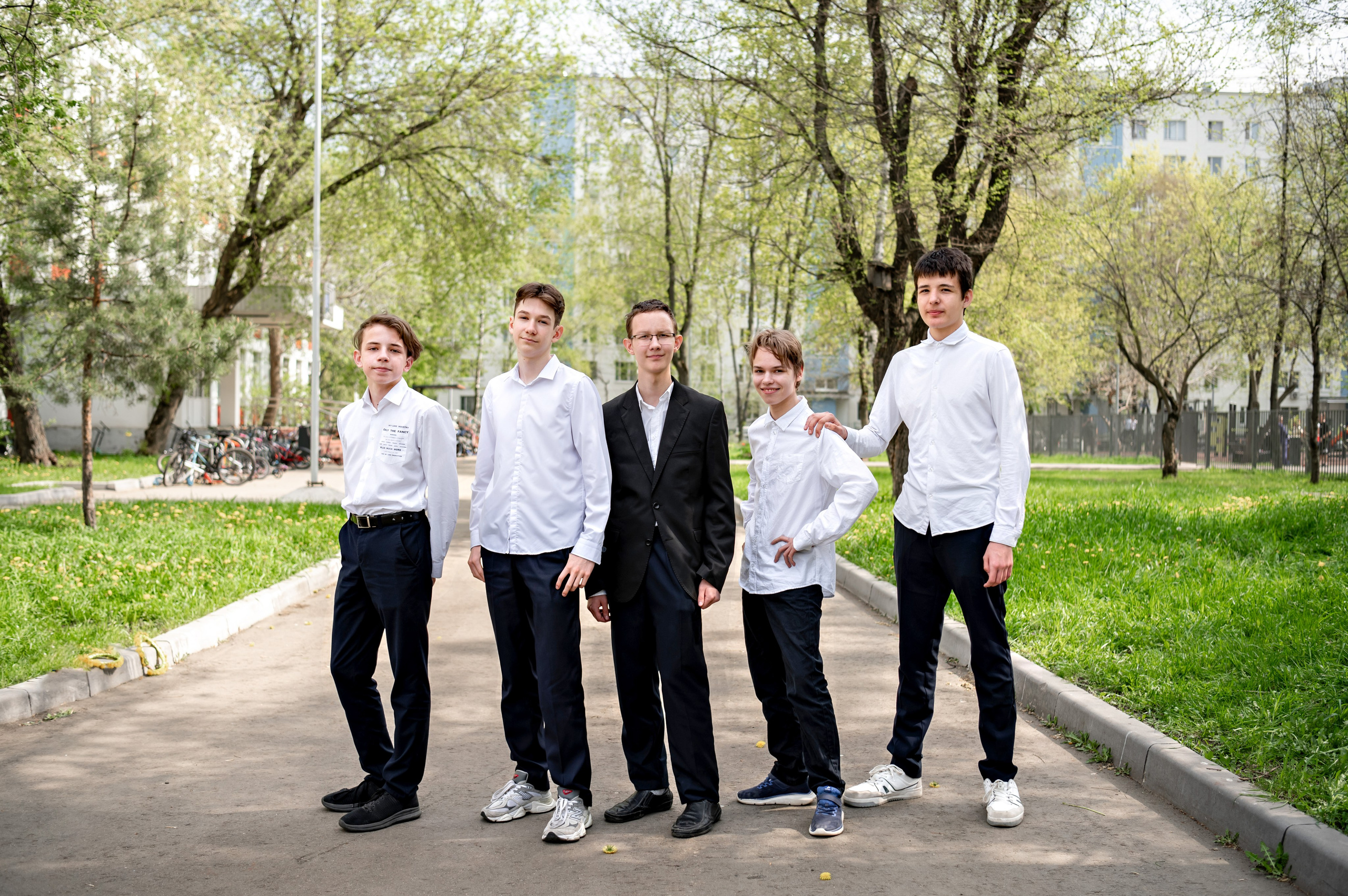 Фотосессия в классе и на территории школы. 9-М класс Школа 1568. Детский и семейный фотограф г. Москва Оксана Катаджи