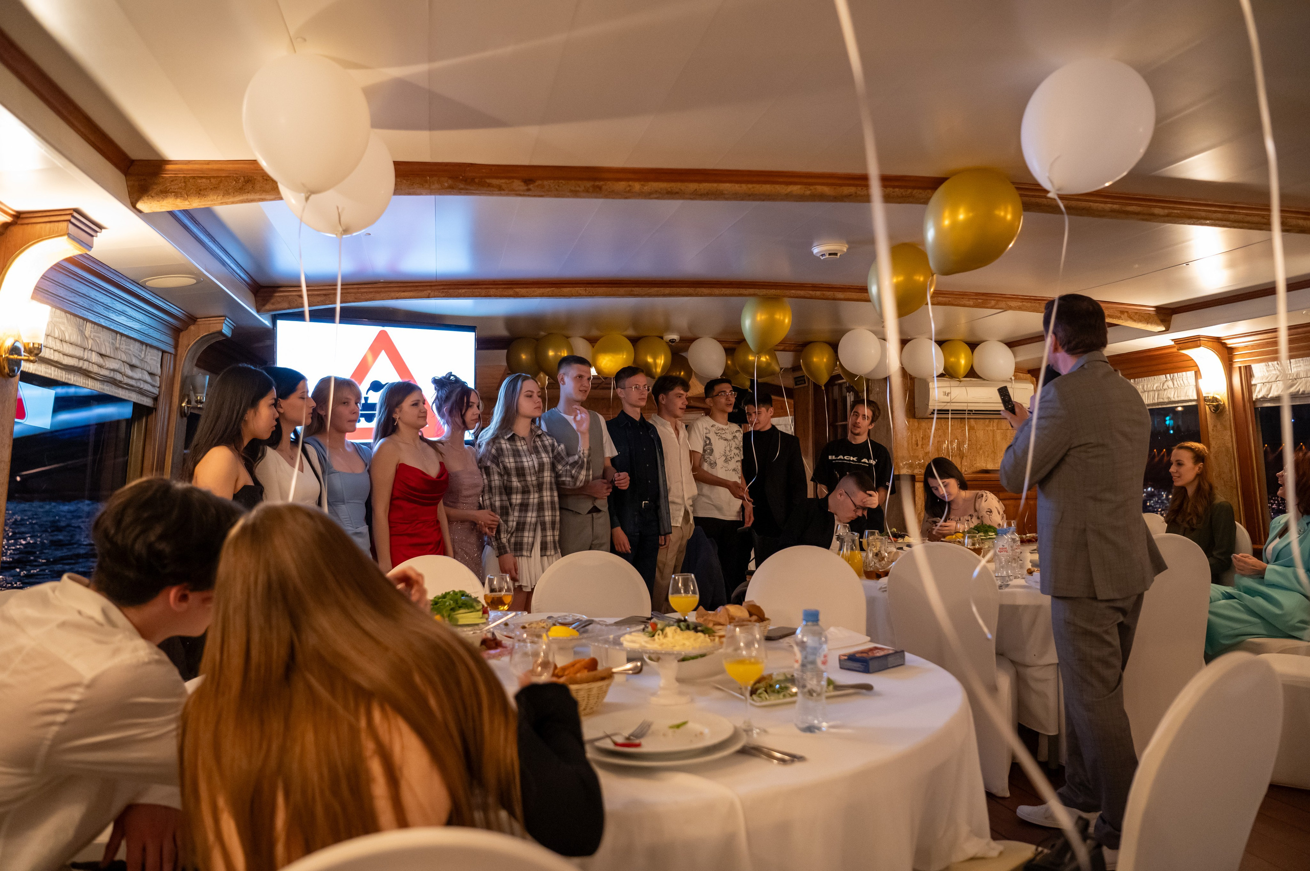 Выпускной вечер 11 класс на теплоходе. Детский и семейный фотограф г. Москва Оксана Катаджи