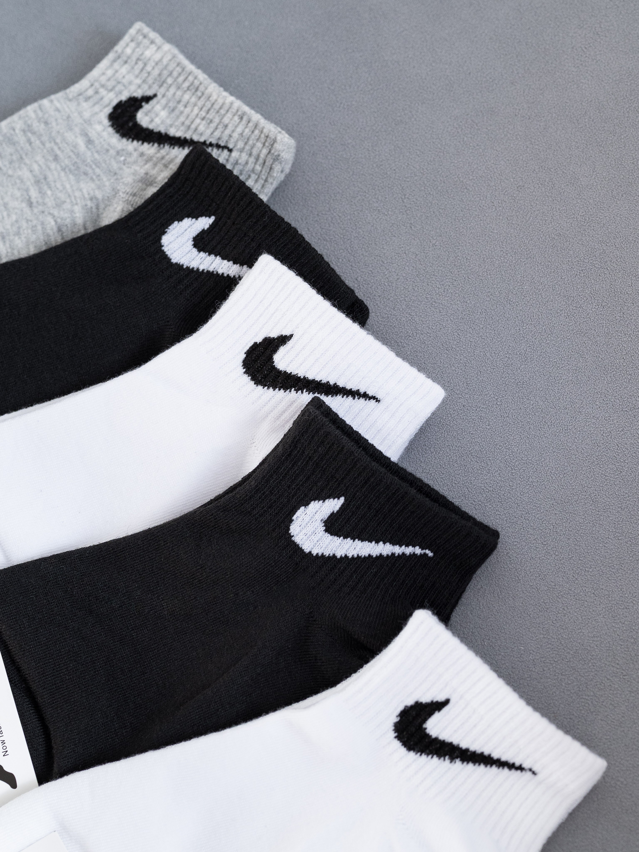 Носки съемка в студии (модель+предметка). Предметный фотограф, фото для маркетплейсов Пятигорск, КМВ