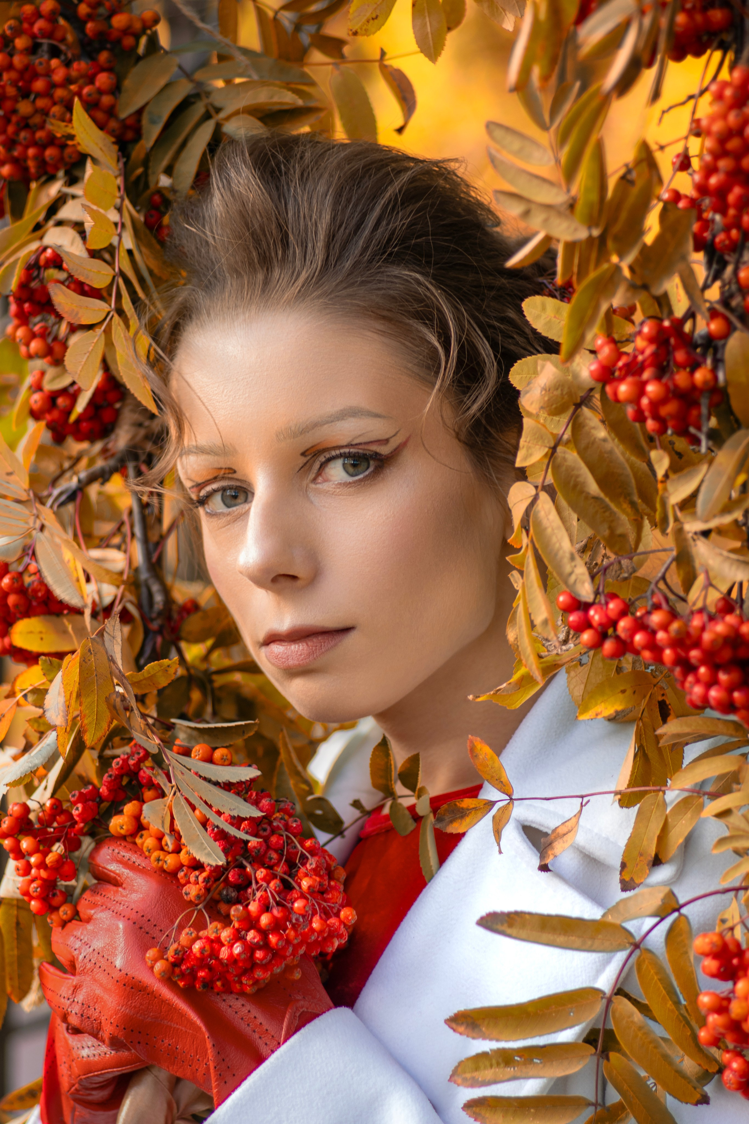 Лена с рябиной. Семейный и детский фотограф Антон Зорин