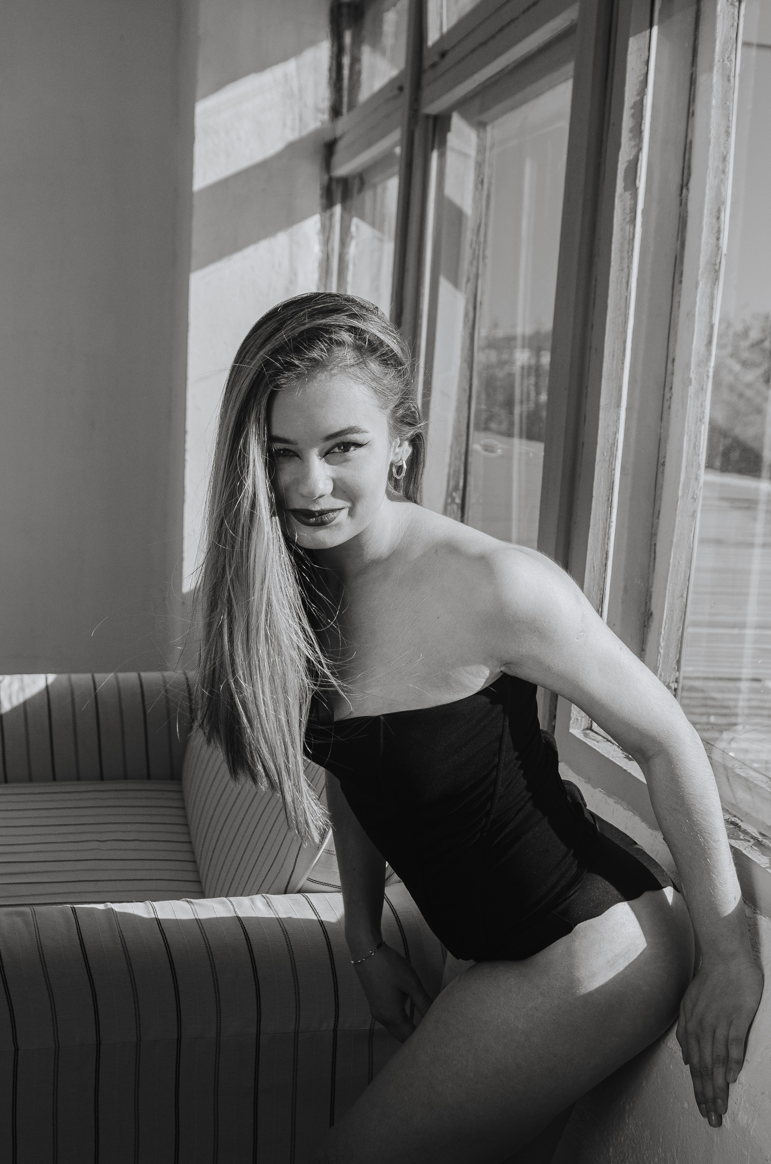 Женская фотосессия в стиле минимализм. Денисова Аля — фотограф для парных съемок и индивидуальных историй в Барнауле
