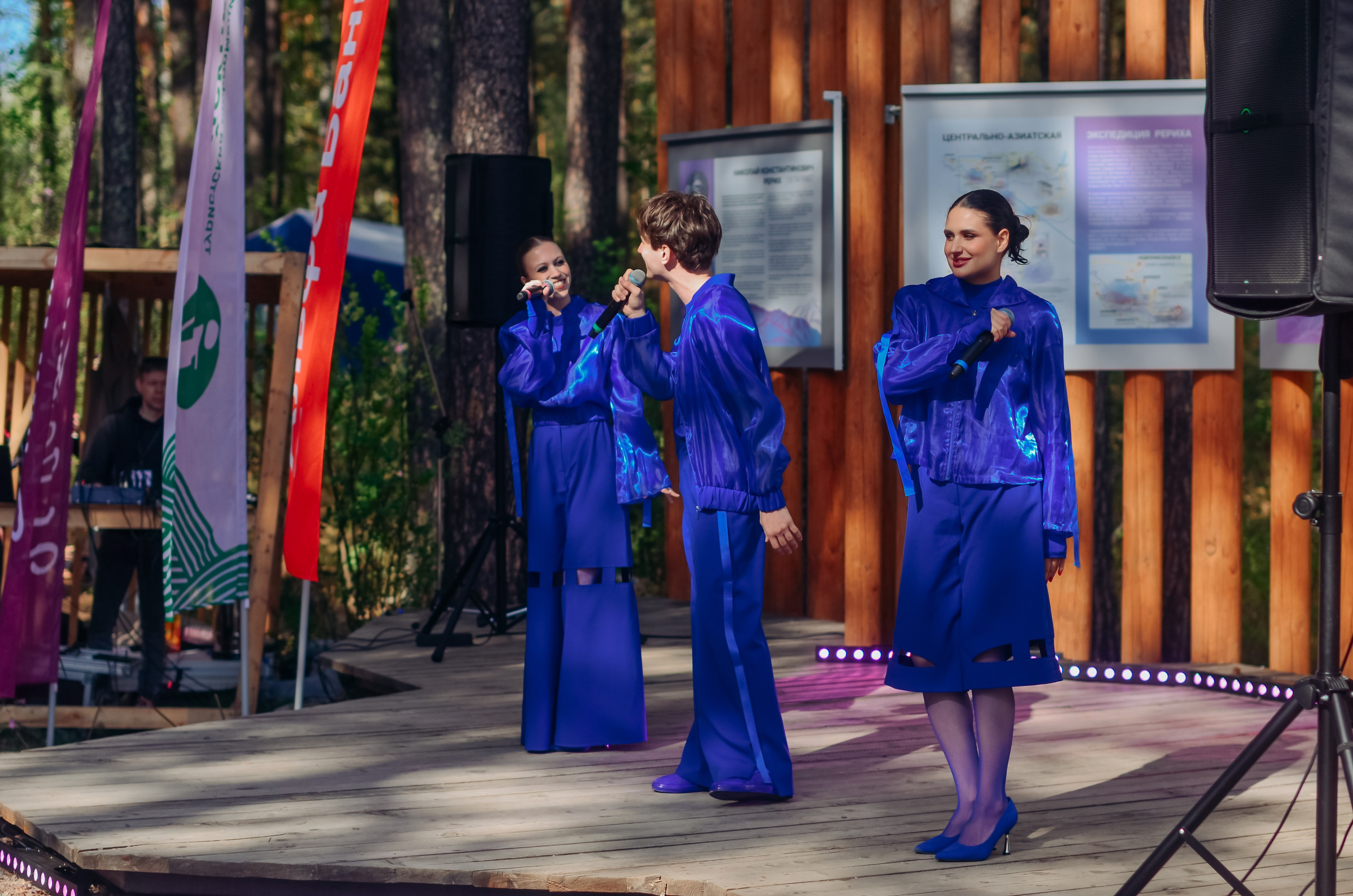 Фестиваль «Цветение Маральника на Алтае 2025». Фоторепортаж. Денисова Аля — фотограф для парных съемок и индивидуальных историй в Барнауле