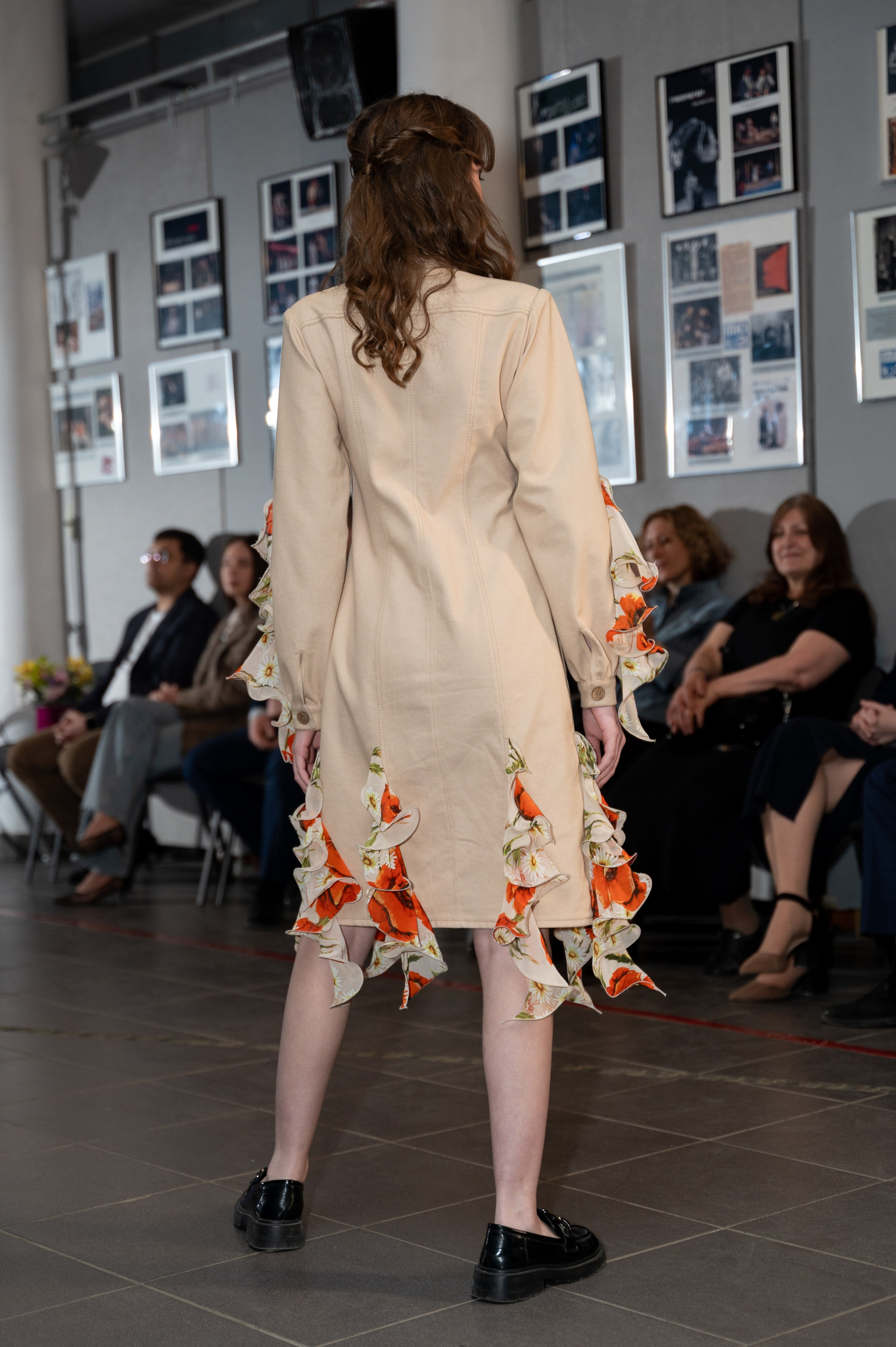 Закрытый показ милитари «Своя трансформация» дизайнера Юлии Бойченко | 24.04.2025. Фотограф в Омске Елизавета Кириллова