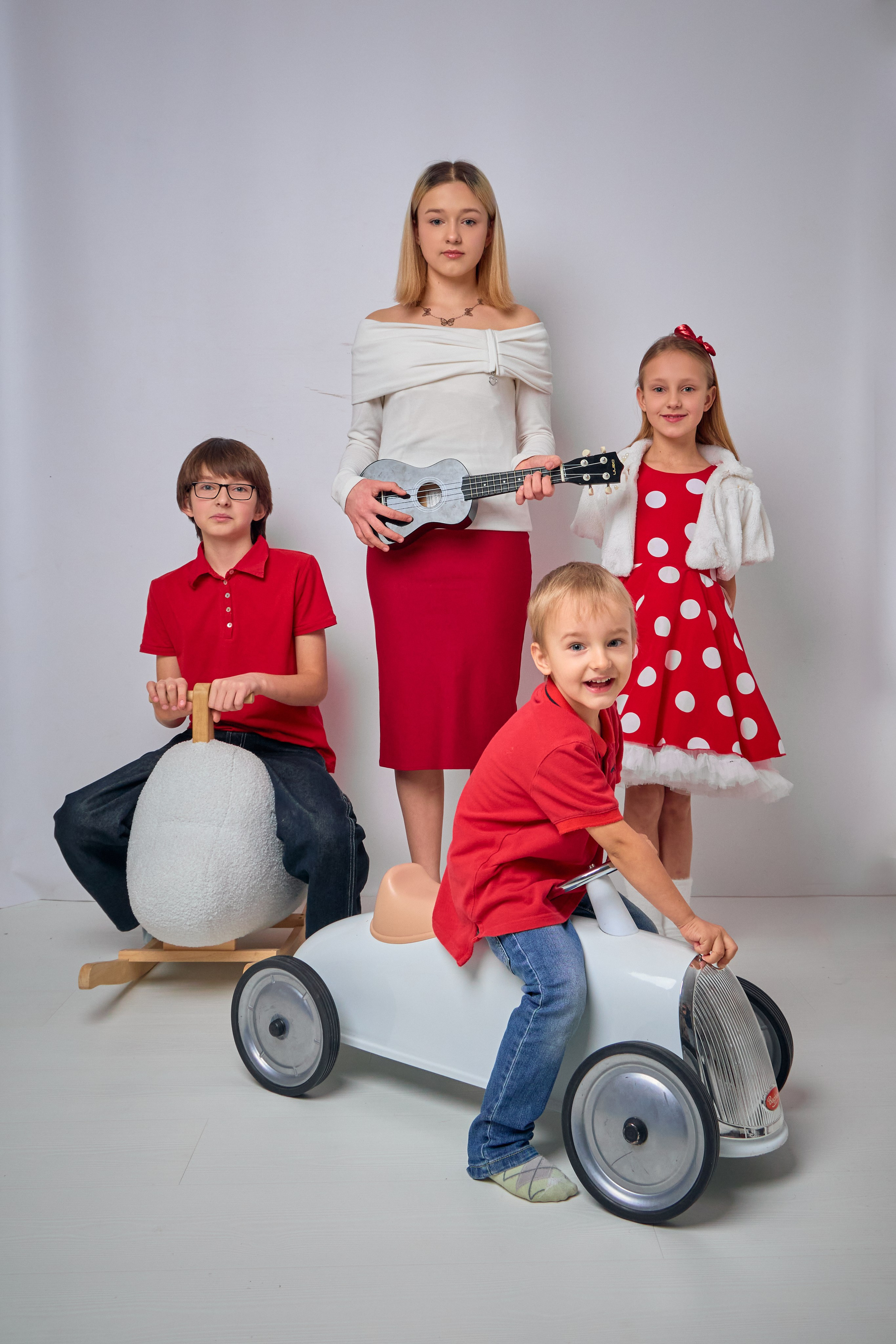 Семейный фотограф в Самаре. Фотосессия семьи в студии