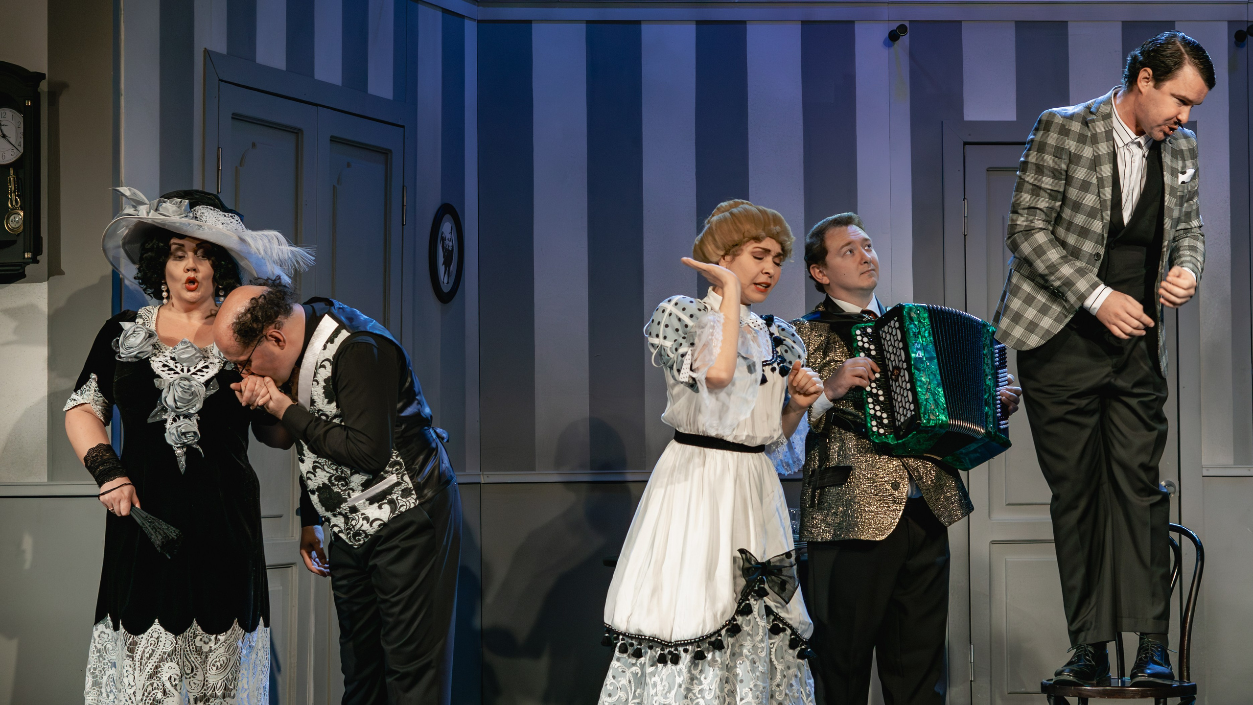 Театр Юного Зрителя «Две свадьбы». Фотограф Марк Файзулин