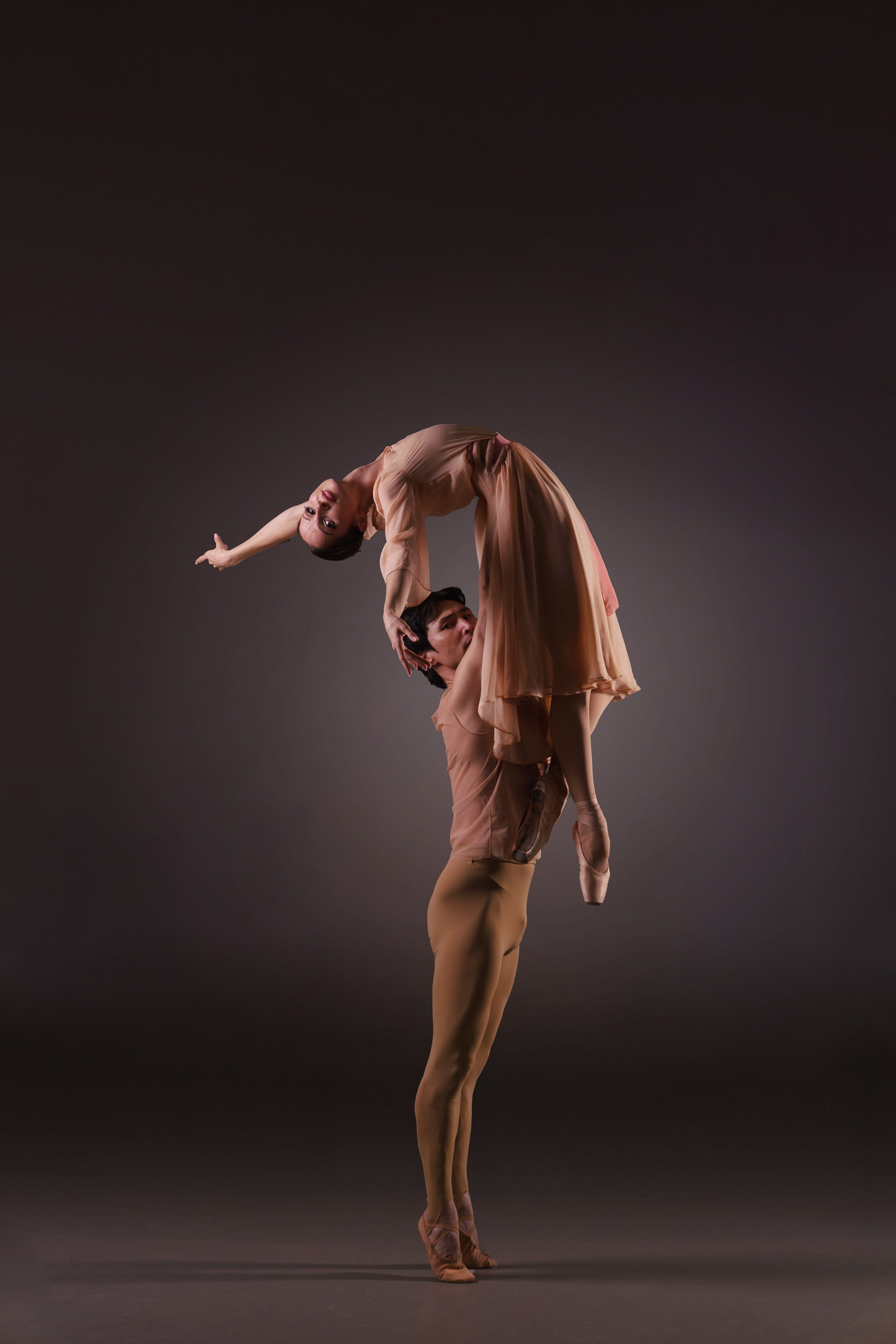 Анонс спектакля «Легенда о Тюльпане». Фотограф Алматы, курс по Фотографии в Алматы. Дмитриева Наталья