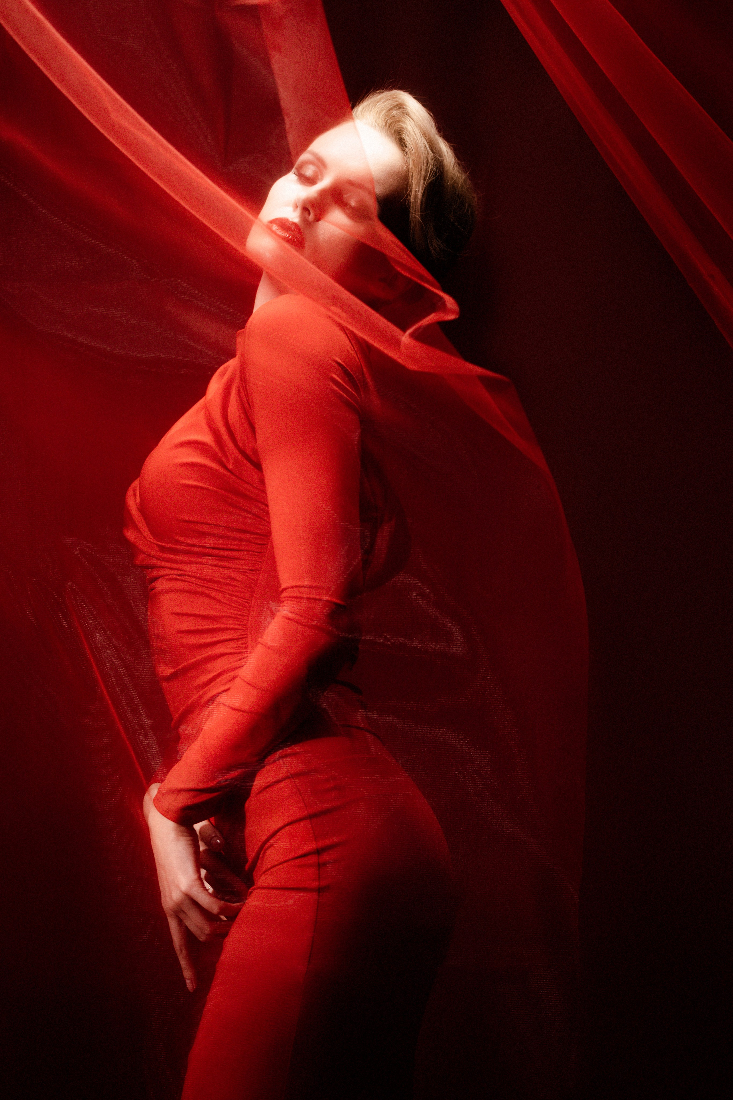 Цвет настроения — красный. Устинова Софья. Фотограф. Москва