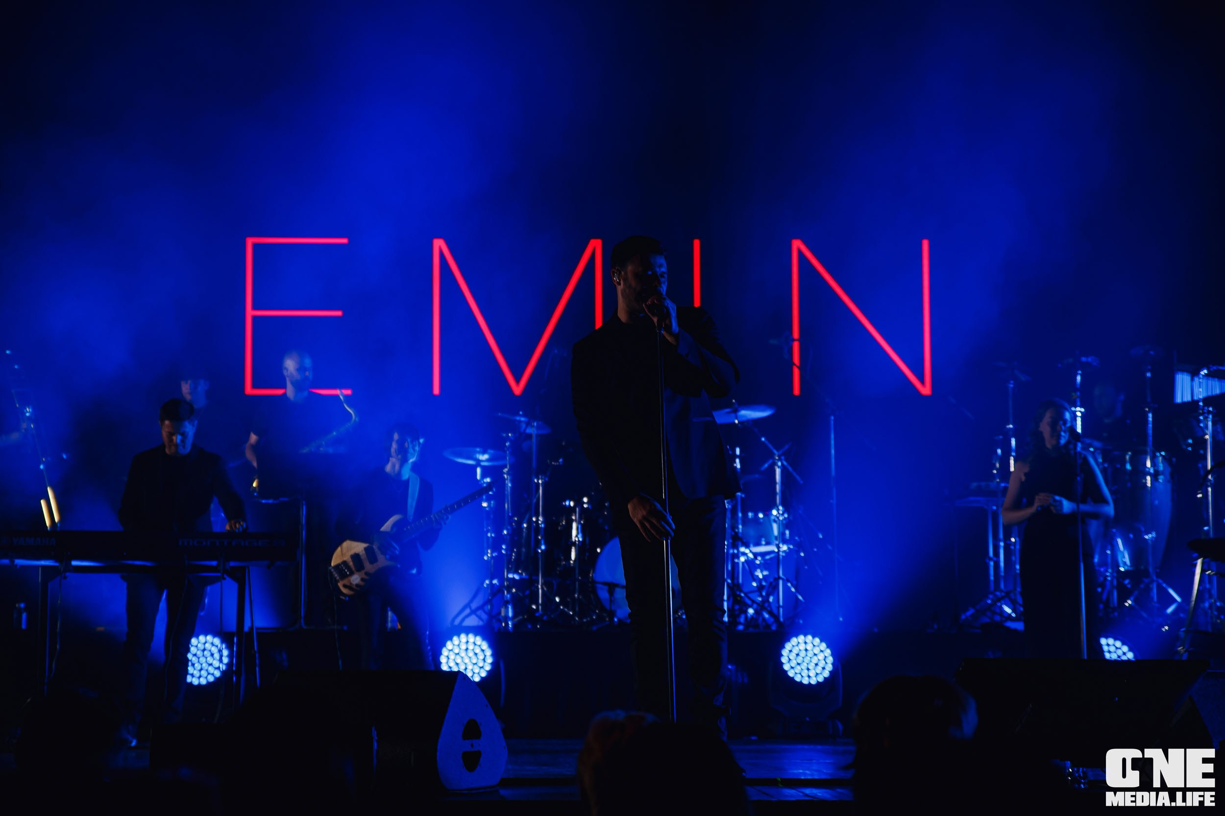 Фоторепортаж с концерта Эмина в Янтарь Холле. One Media Life: фоторепортажи, фотоотчеты с мероприятий и заведений