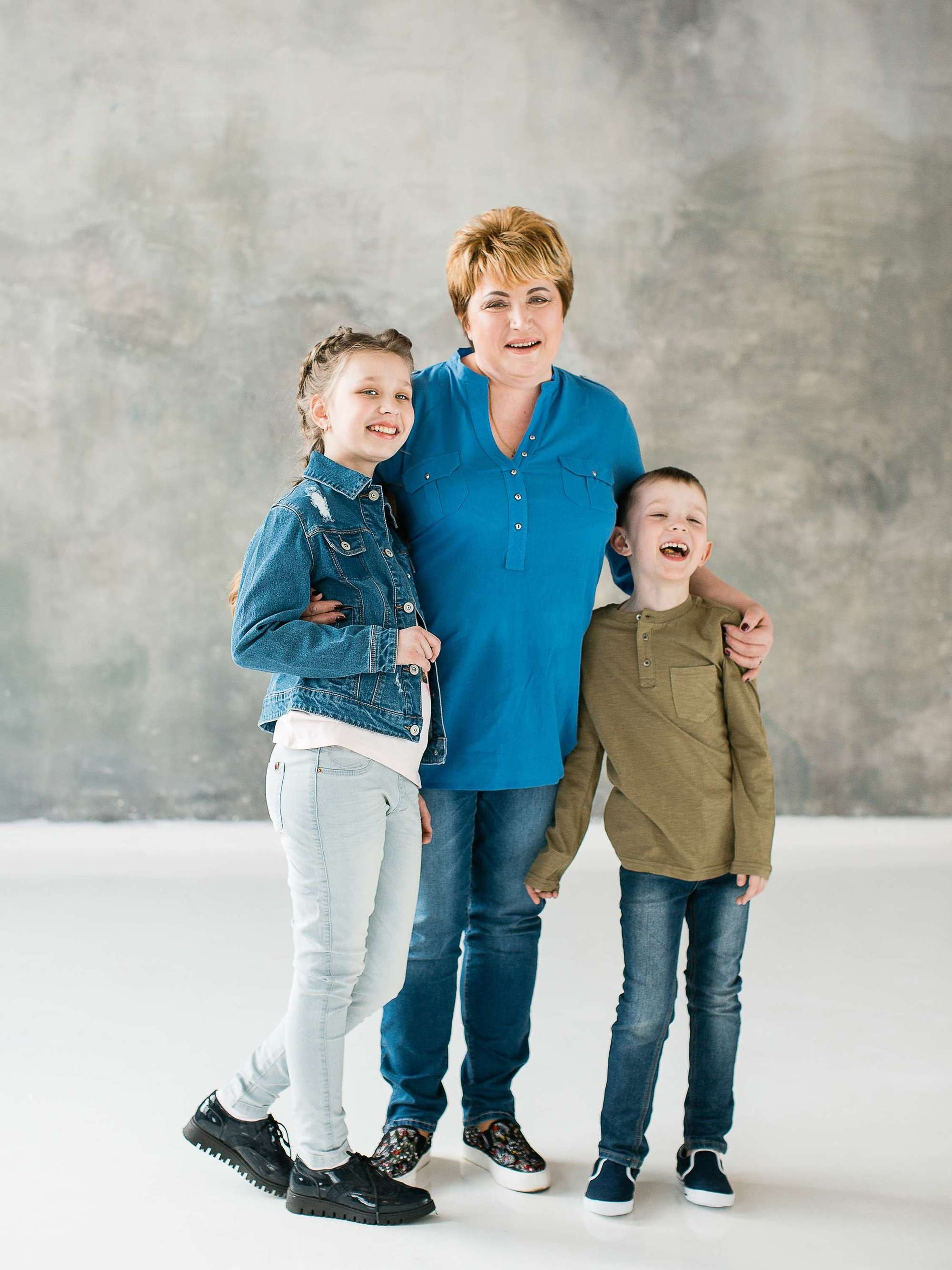 Фотосессия большой семьи в студии