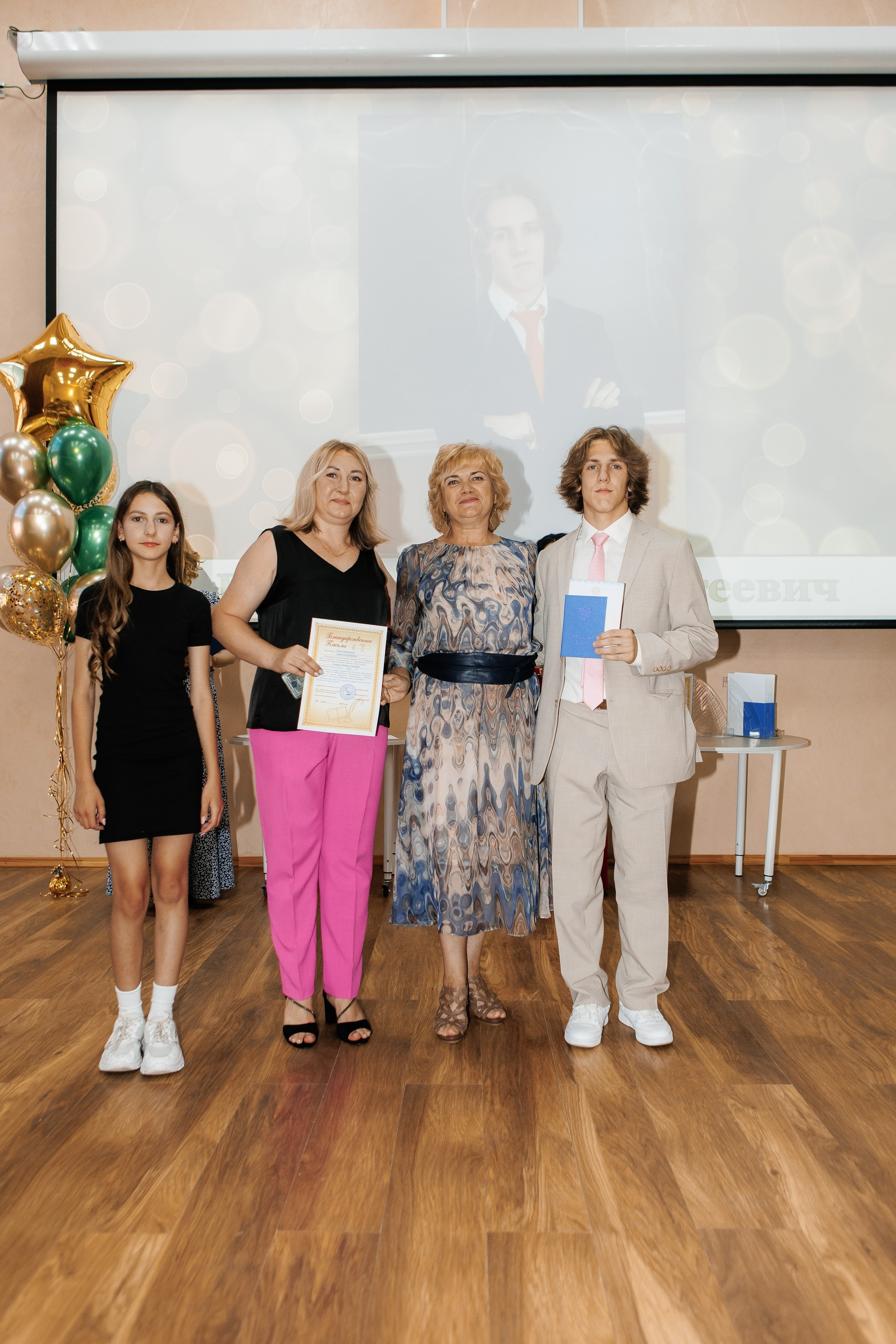 Выпускной Гимназия 12 2024 г. Свадебный и портретный Фотограф в Липецке Дмитрий Котюков