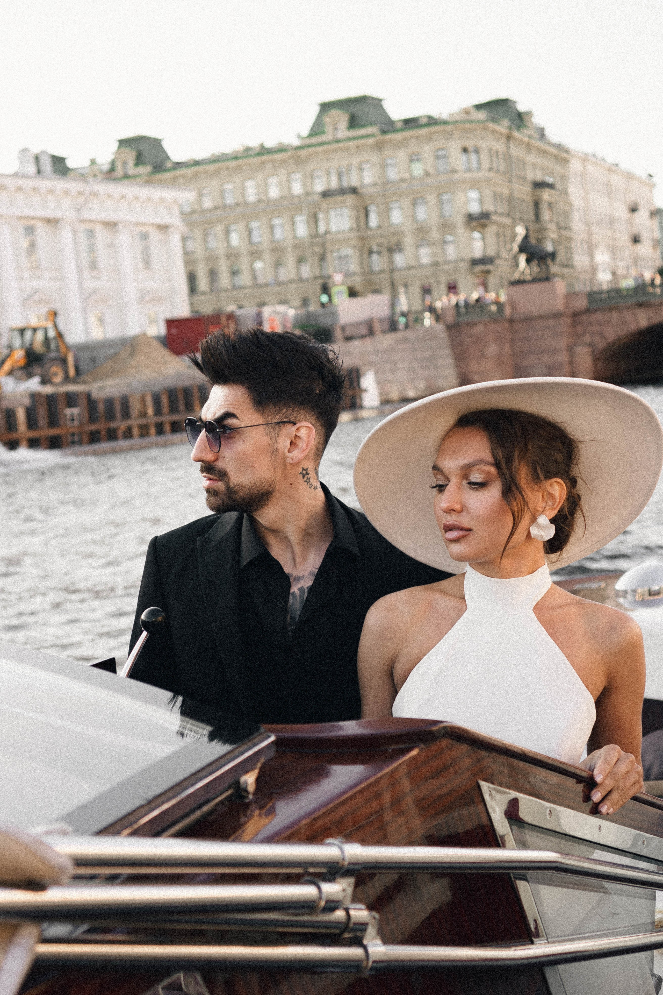 СВАДЕНБНАЯ СЬЕМКА НА КАТЕРЕ ПО КАНАЛАМ САНКТ-ПЕТЕРБУРГА И В АКВАТОРИИ НЕВЫ. Профессиональный фотограф, Санкт-Петербург — Виктория Богомолова