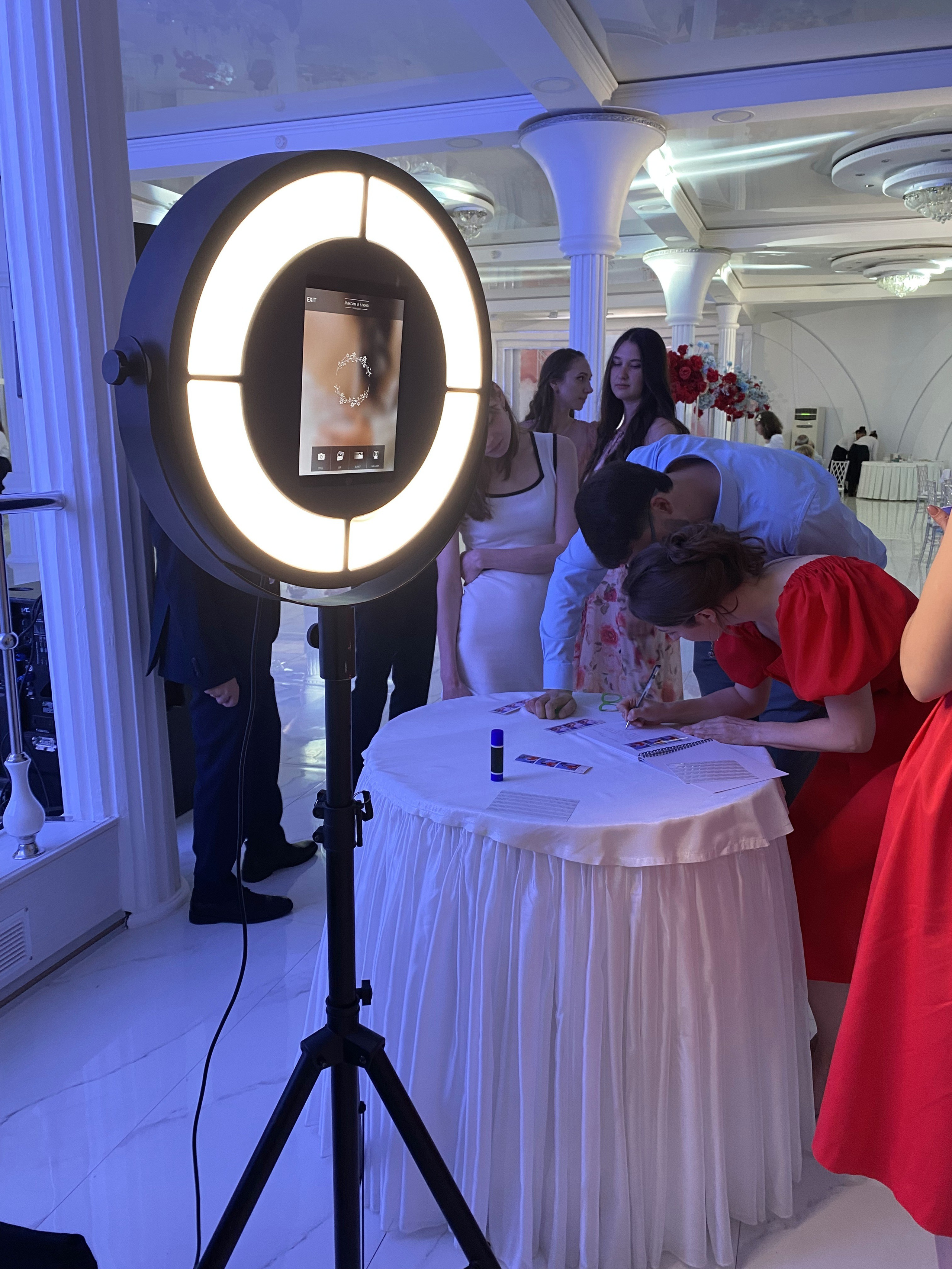 Фото-гиф-стойка BLACK (фотобудка, селфизеркало). Инсталаб Краснодар фото и видео интерактивы на ваше мероприятие