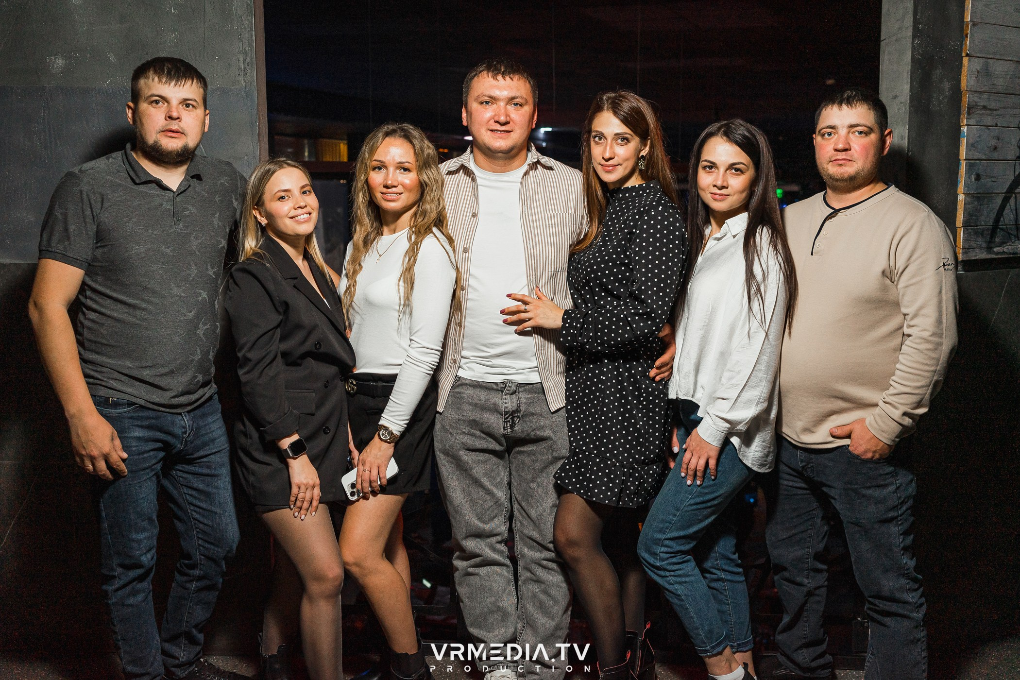 Бумажный дом в баре «Друзья»