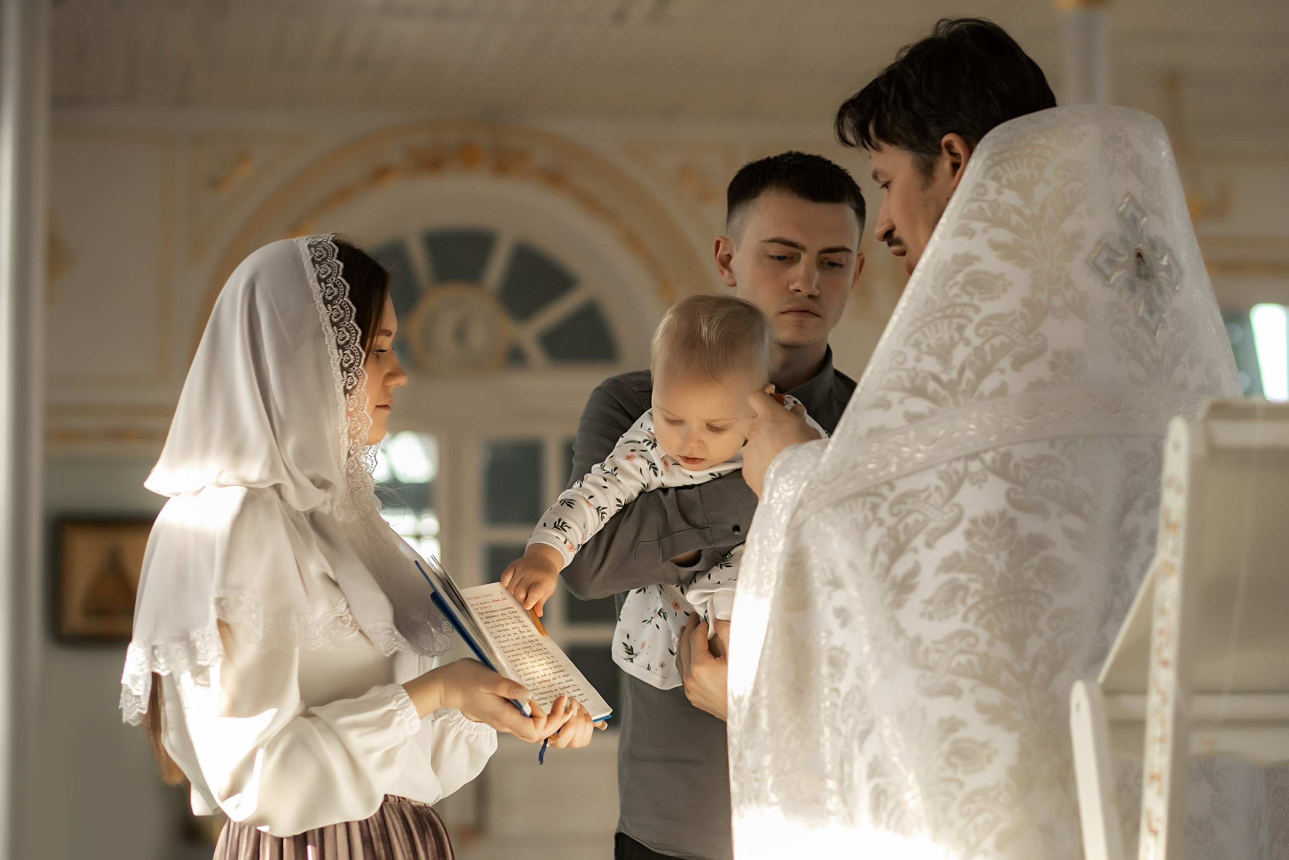 Крещение Арины. Фотограф на крещении и венчании Елена Плинер, Псков и Псковская область